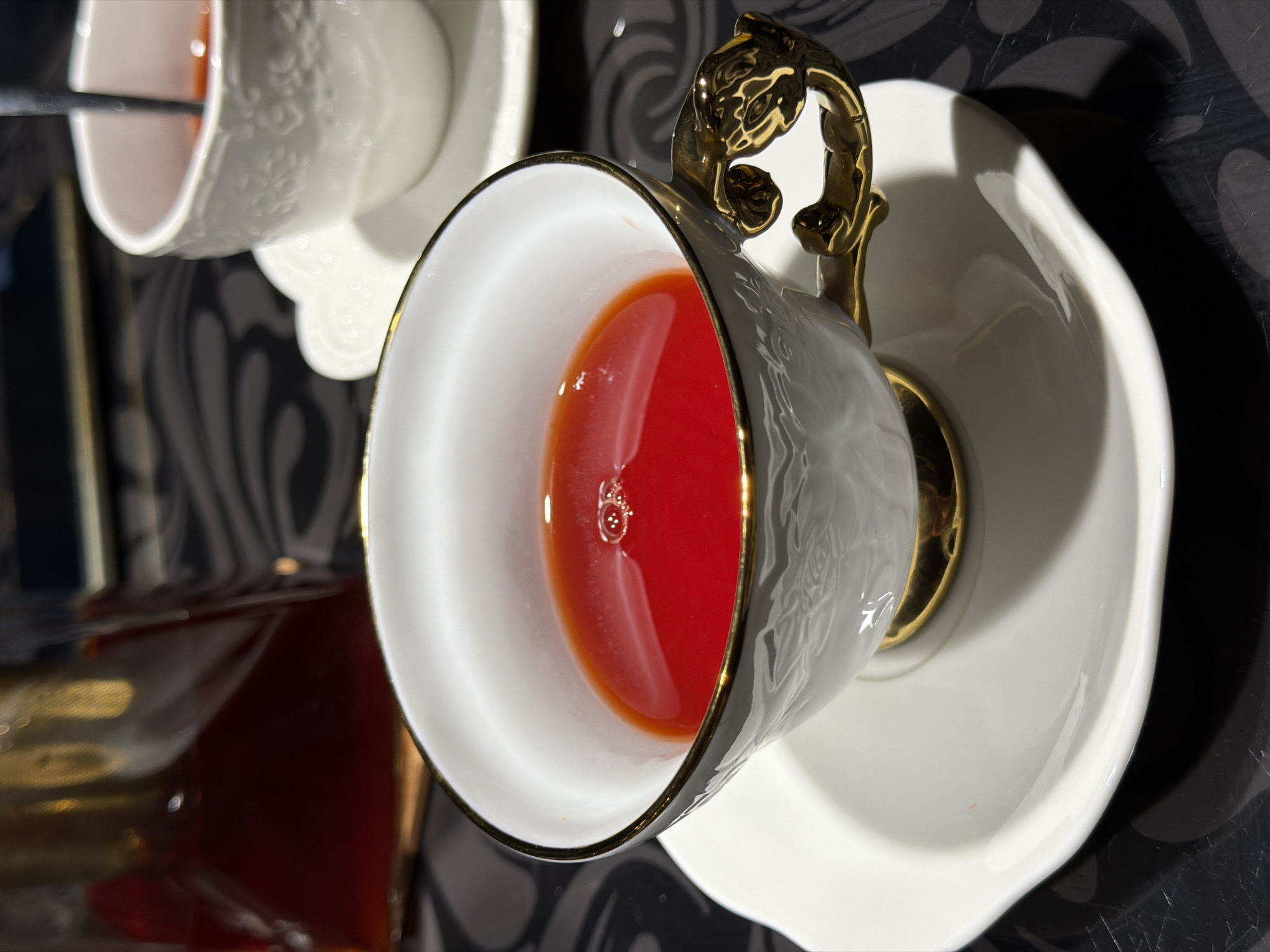 Domestic afternoon in Rossiyskiy: calico cat, home-cooked meal, tea
