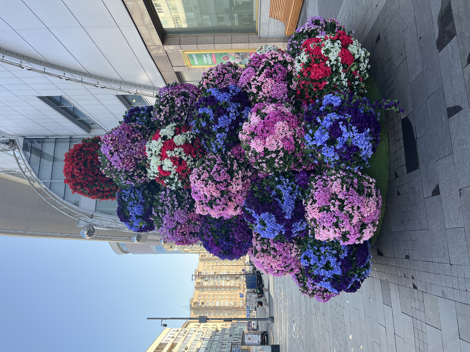 Floral installation meets construction chaos on a Moscow sidewalk