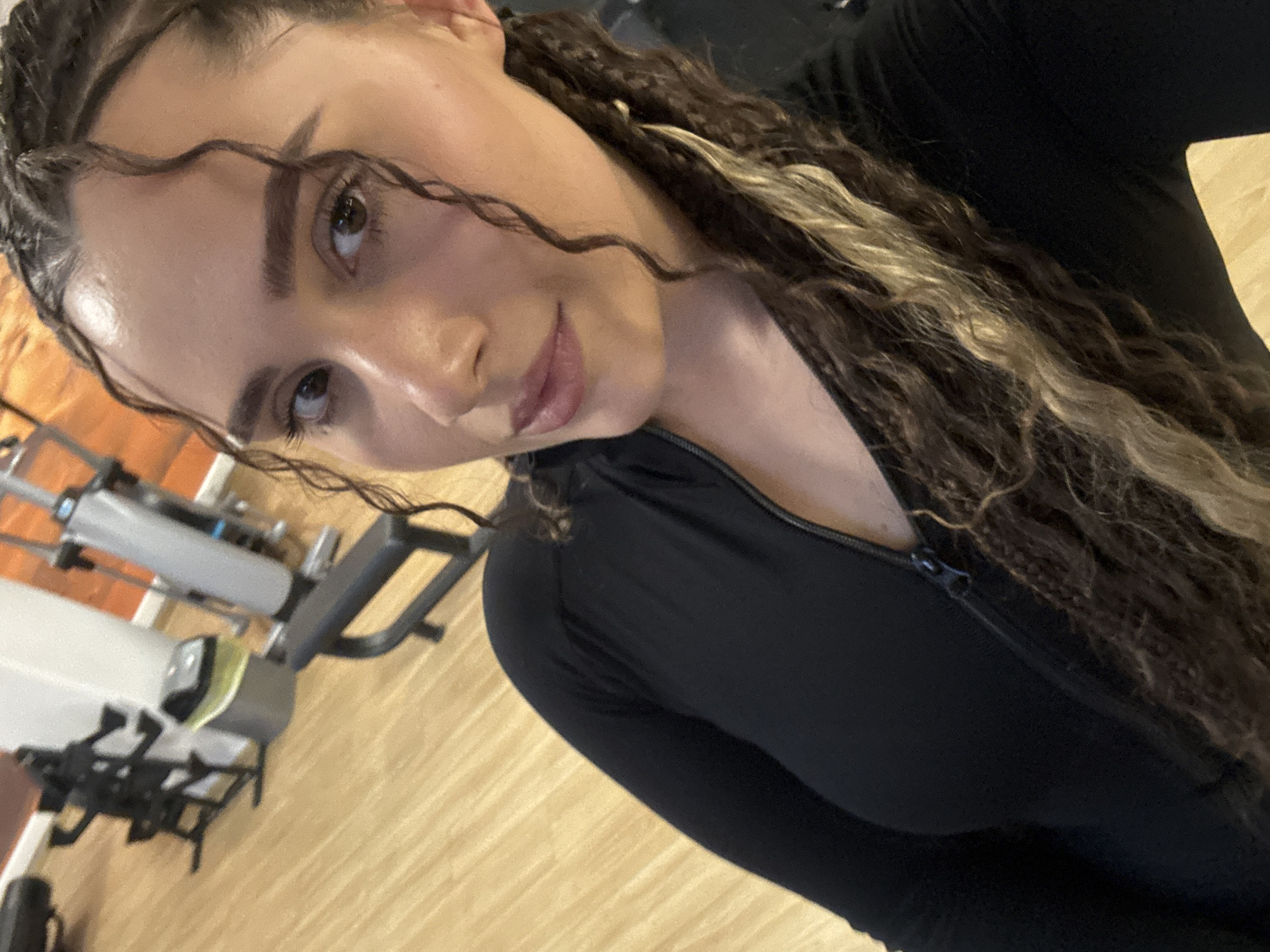 Woman documents workout session with selfies at Bulgarian gym