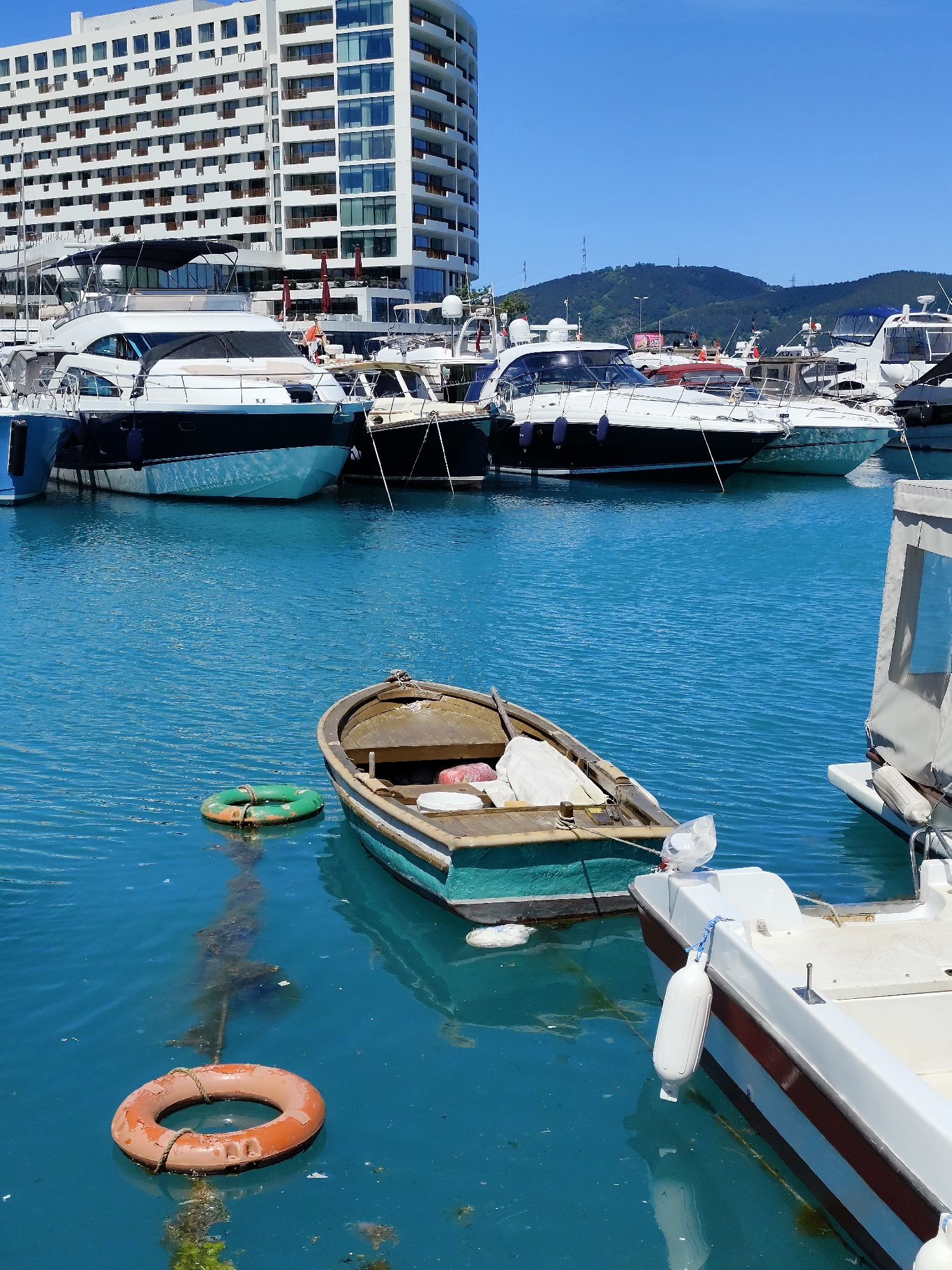 Sunny day brings visitors to Sarıyer marina waterfront