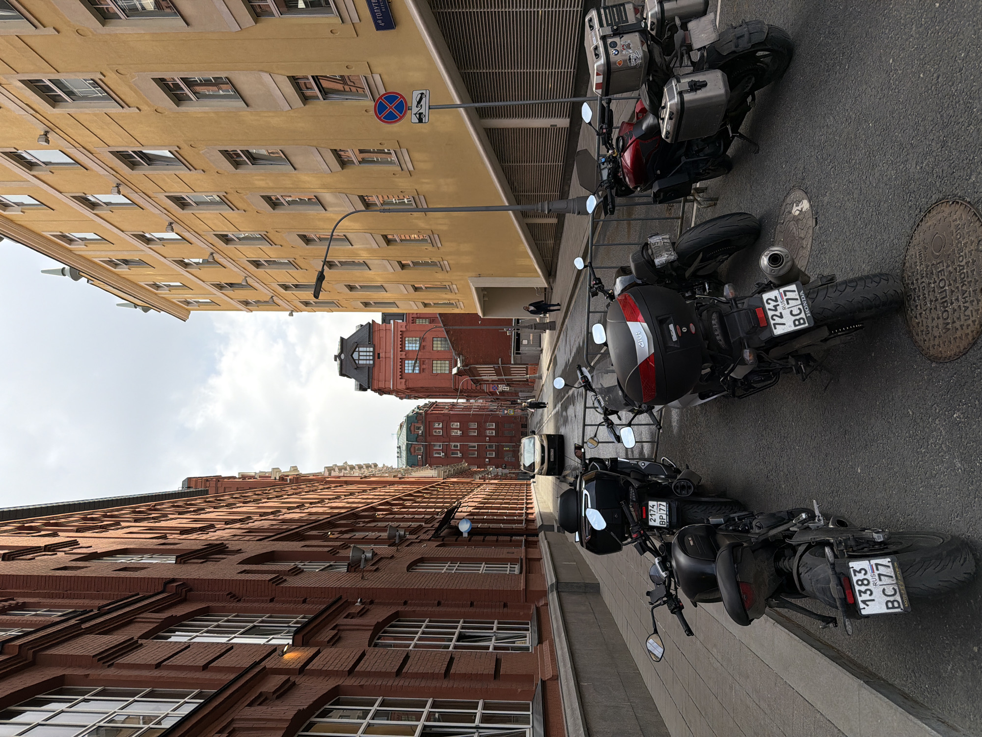 Moscow landmarks and street scenes documented across city