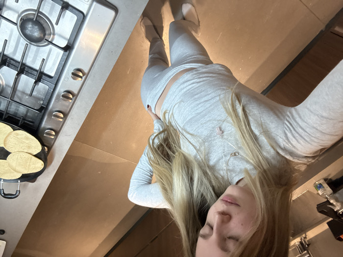 Woman spotted in Mexico City kitchen wearing gray outfit