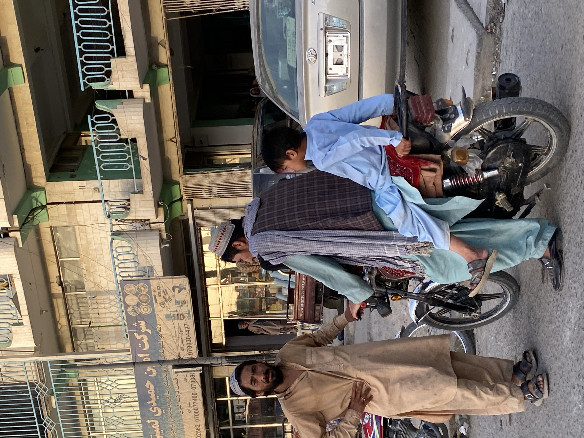Everyday street life and informal trade in Kandahar