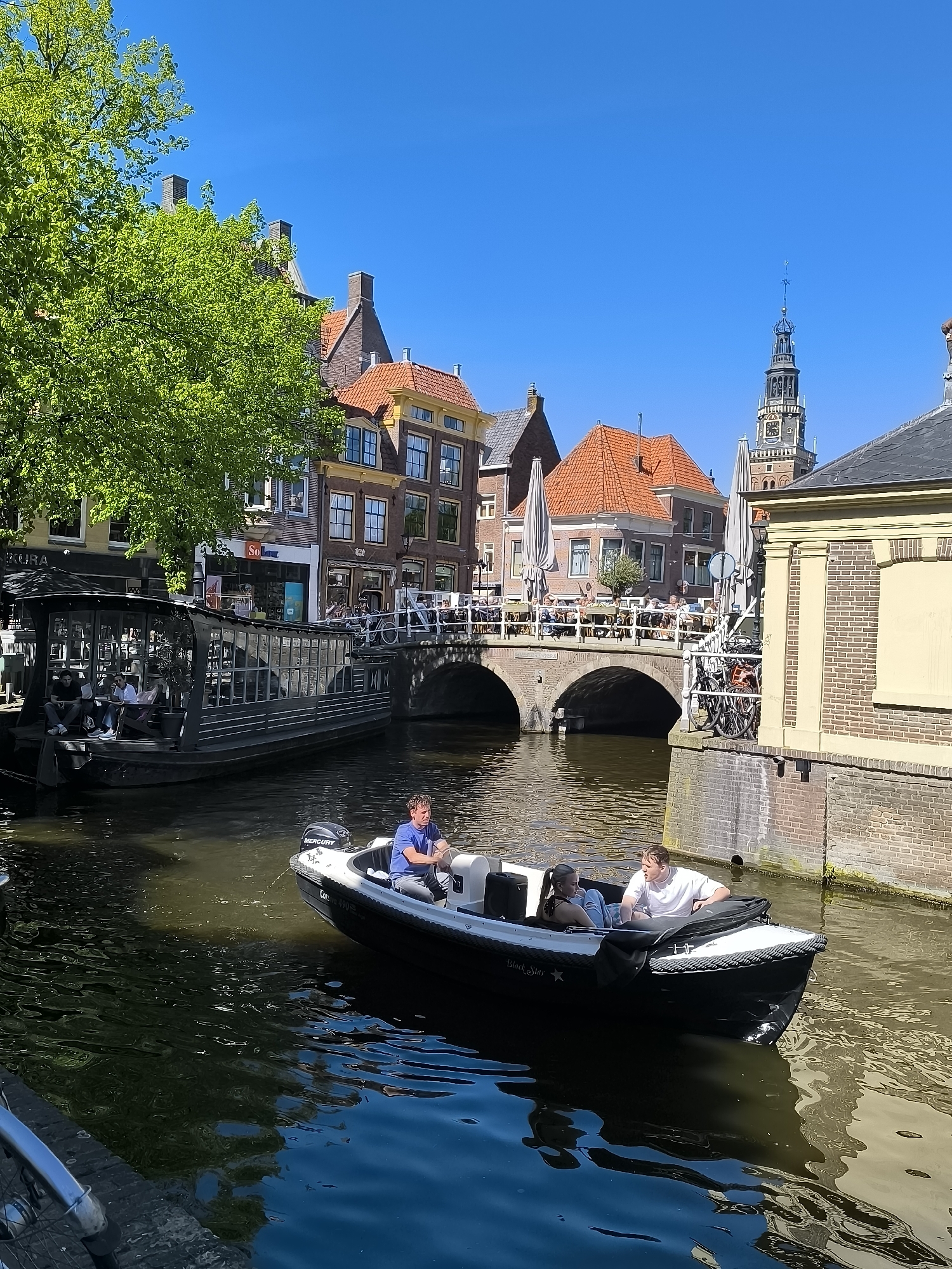 Sunny afternoon scenes documented across Alkmaar canals and streets