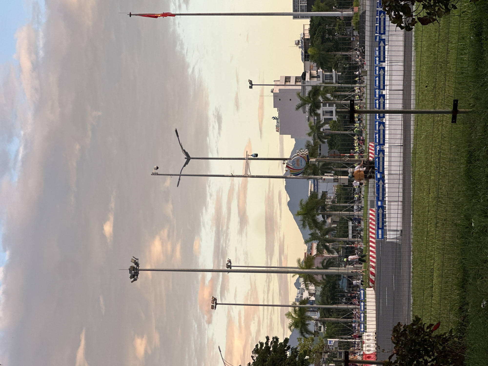 Đà Nẵng at sunset, street and park views