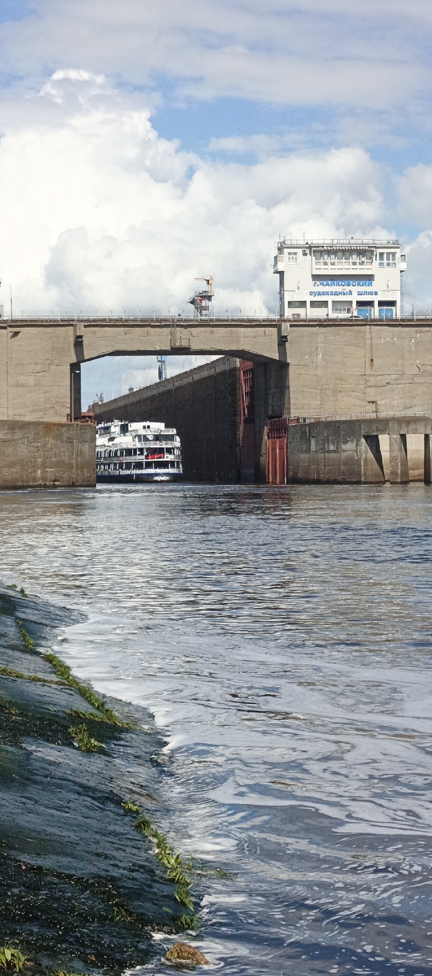 Cruise ship transits Russian river locks as fishermen watch