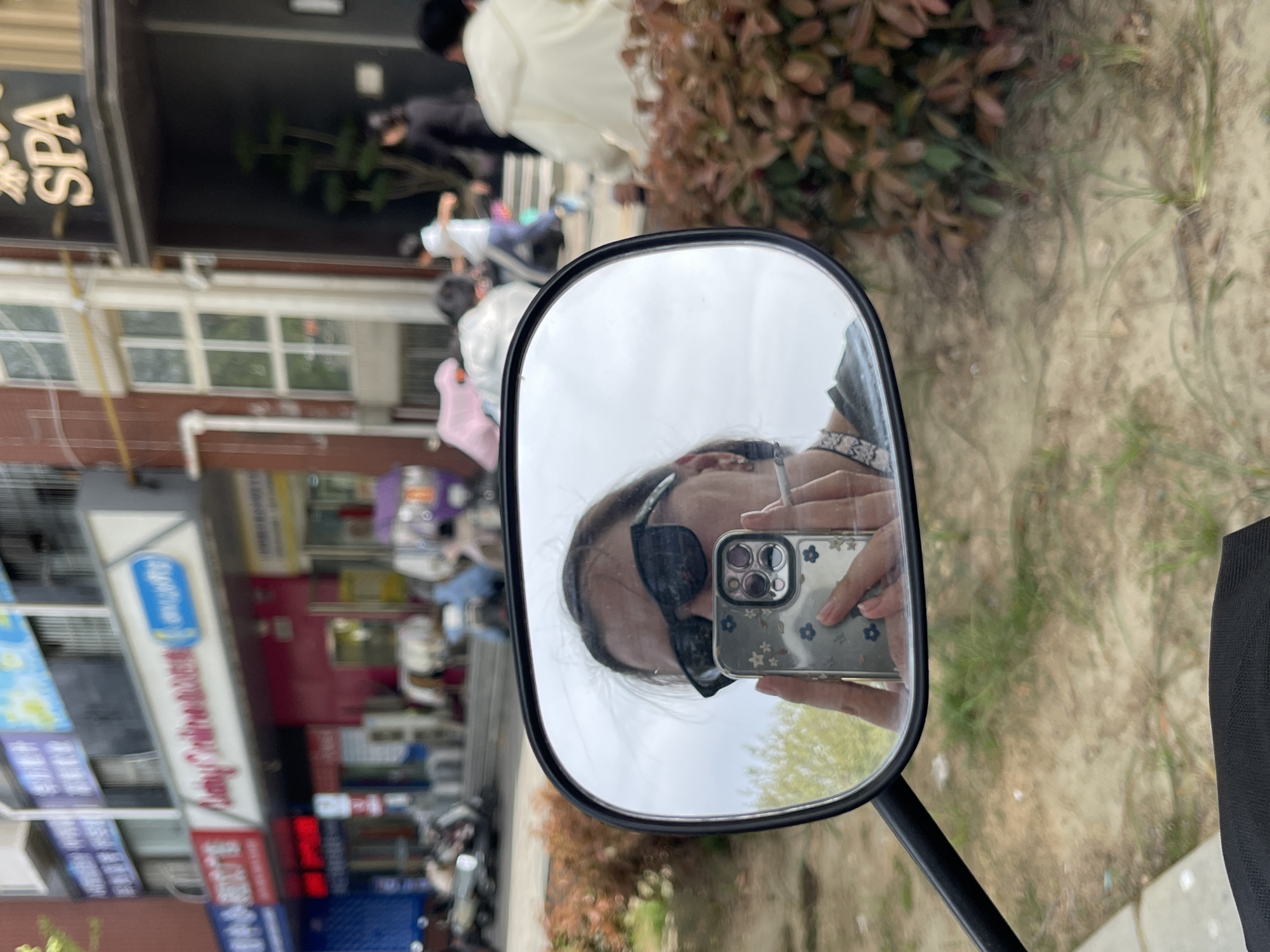 Morning street photography documented in Jinshui District, China