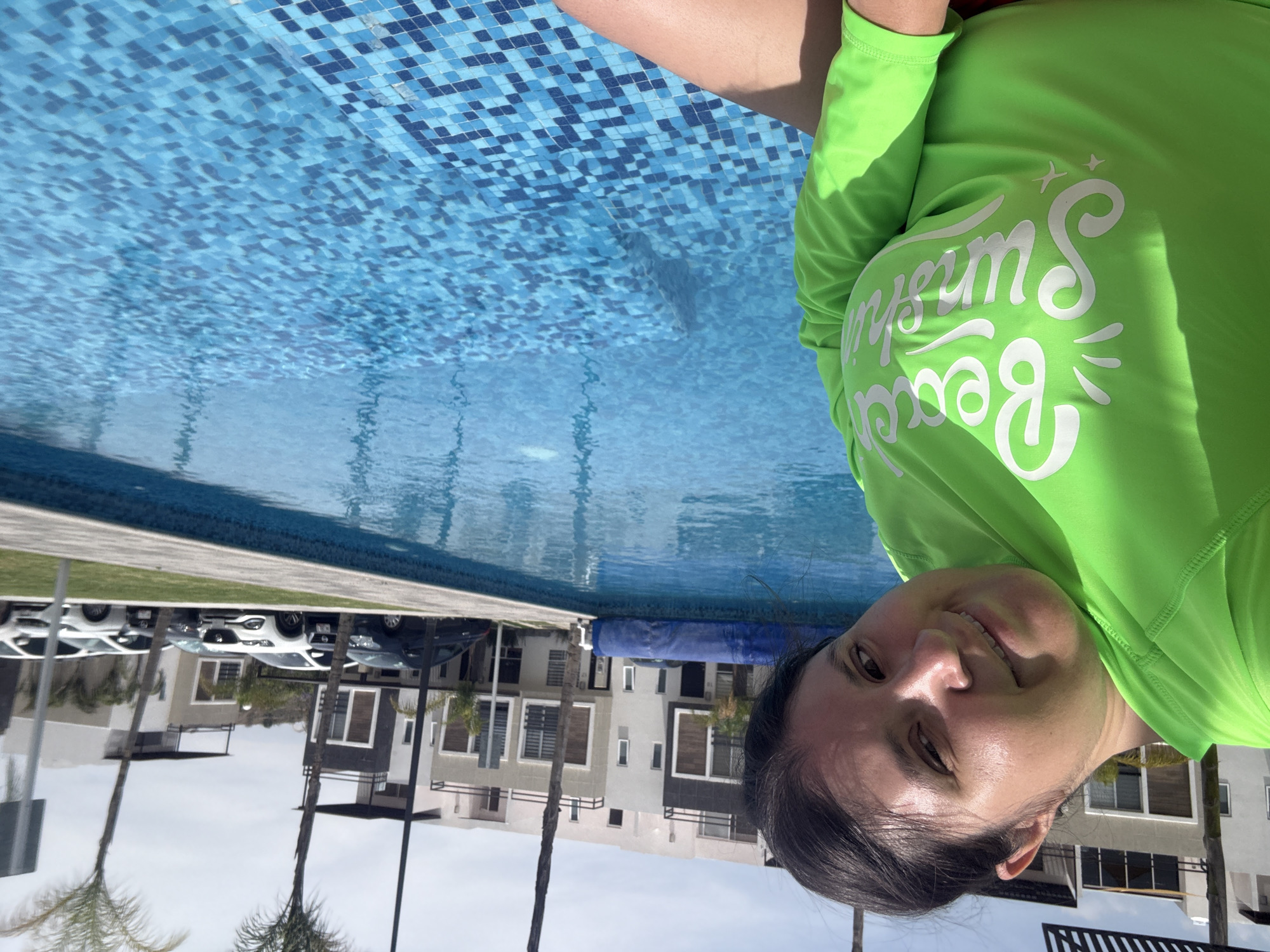 Poolside selfie and daisy field captured in Puebla region