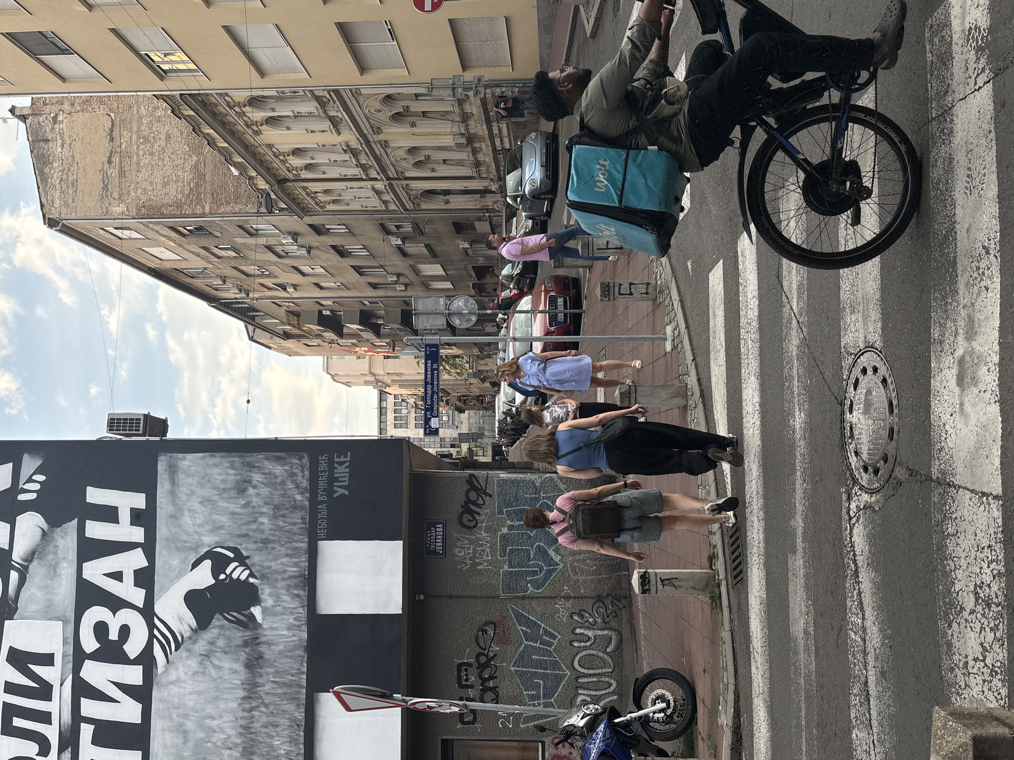 Ordinary afternoon life documented around Belgrade bistro district