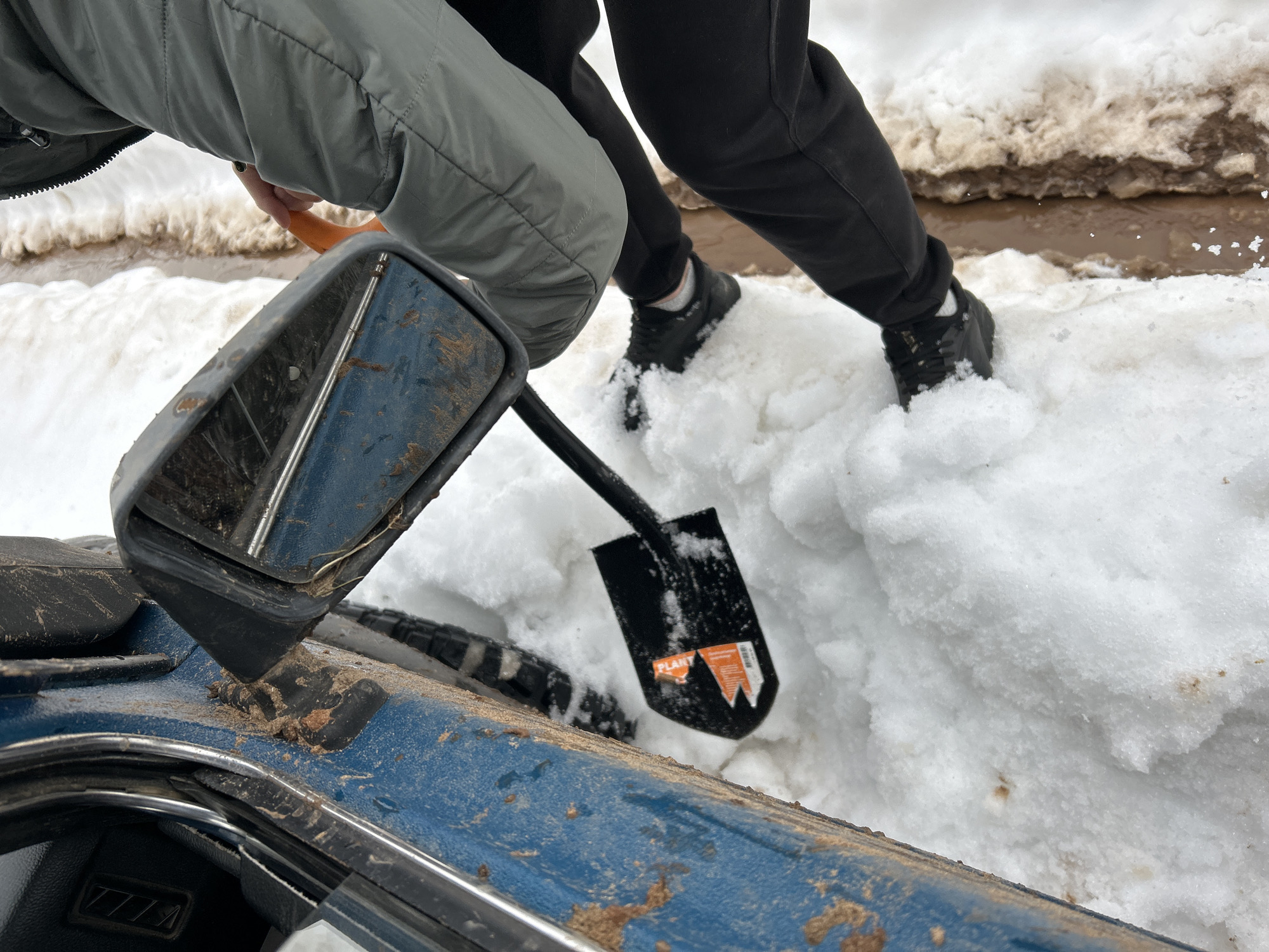 Vehicle stuck in snow requires assistance near Уральское, Russia