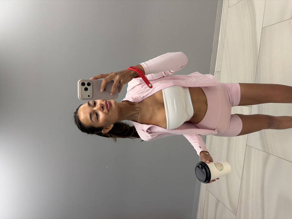 Woman documents morning fitness routine with selfies in Krasnoyarsk