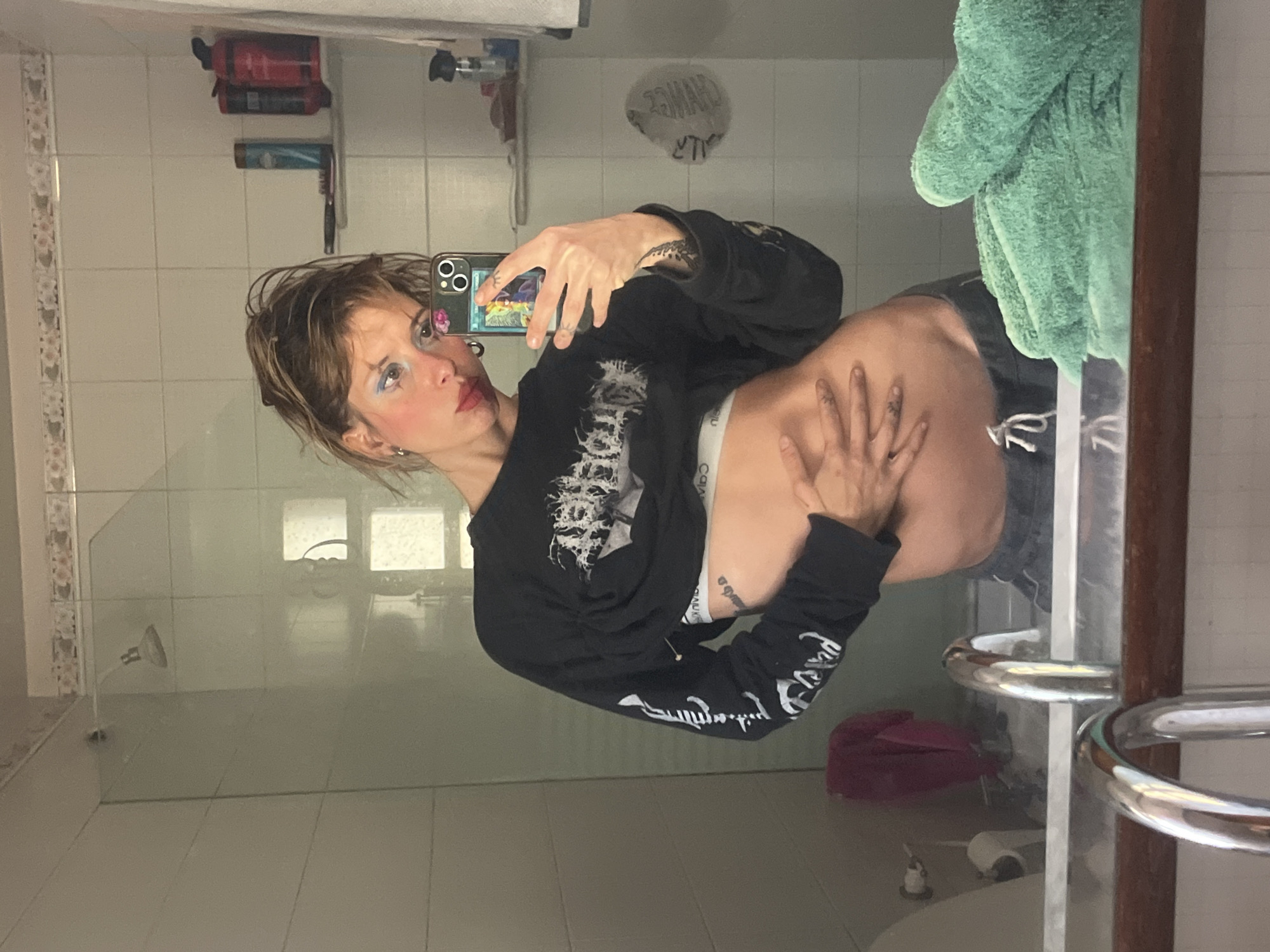 Person takes bathroom selfie in Saladillo, Argentina