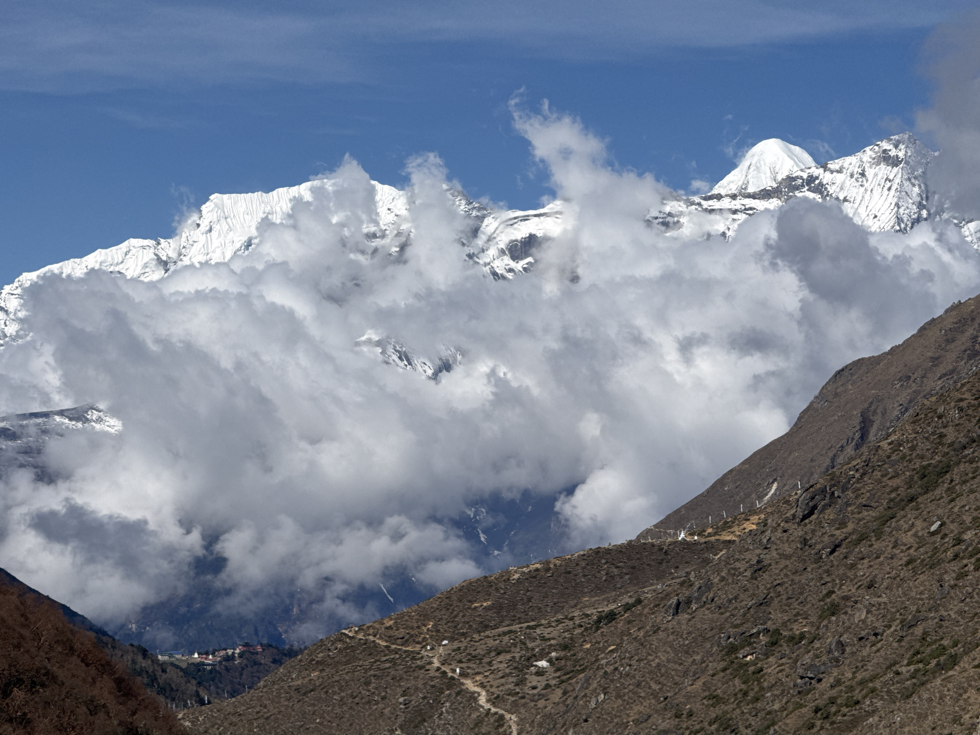 Helicopter operations observed in Nepal's Khumjung mountain region