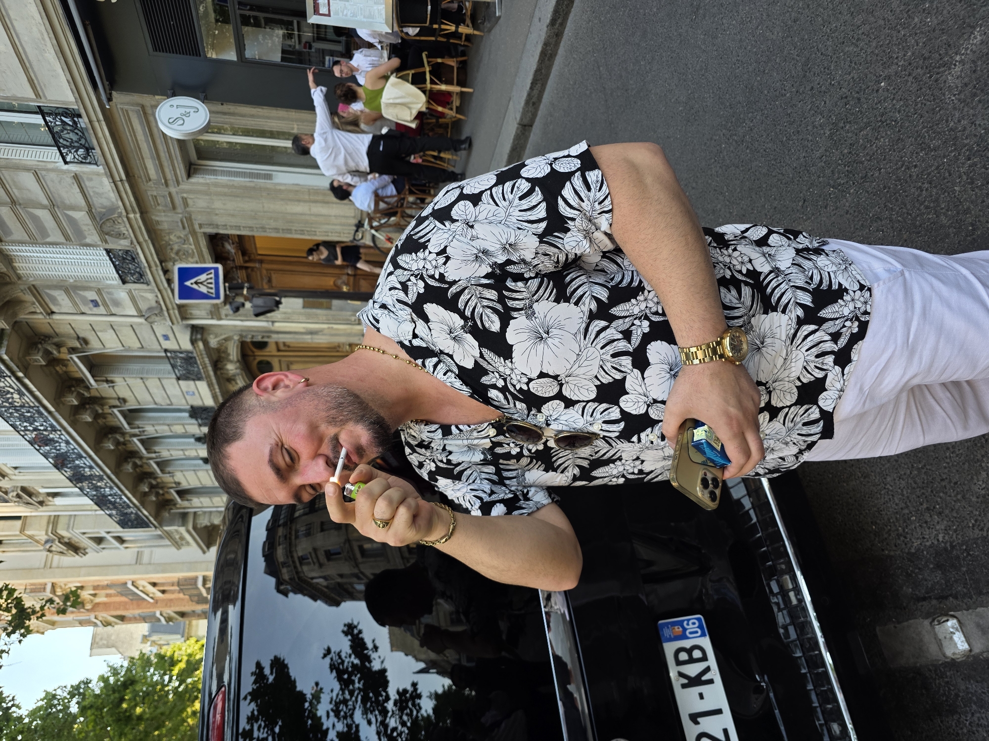 Afternoon hangout in Paris, 16th arrondissement, with street scenes