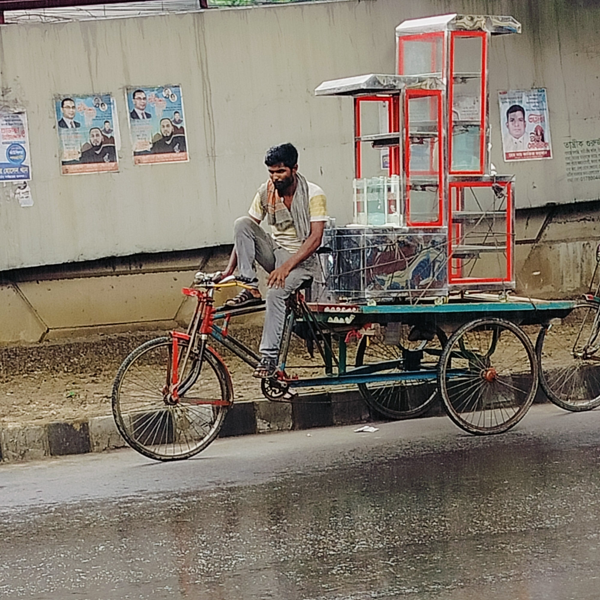 Morning rain disrupts Dhaka street traffic, vendors continue operations