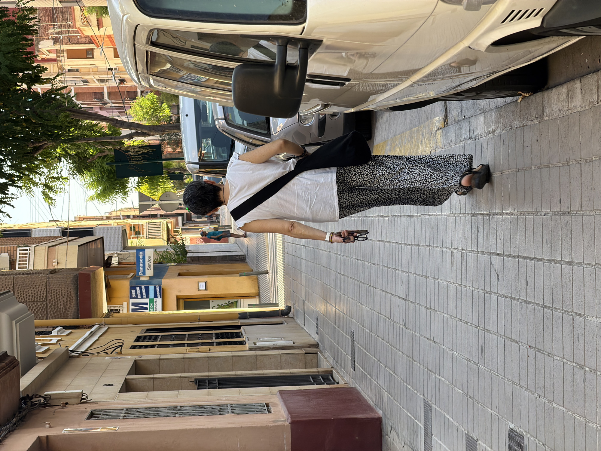 Afternoon stroll through Castelló de la Plana's streets and shops