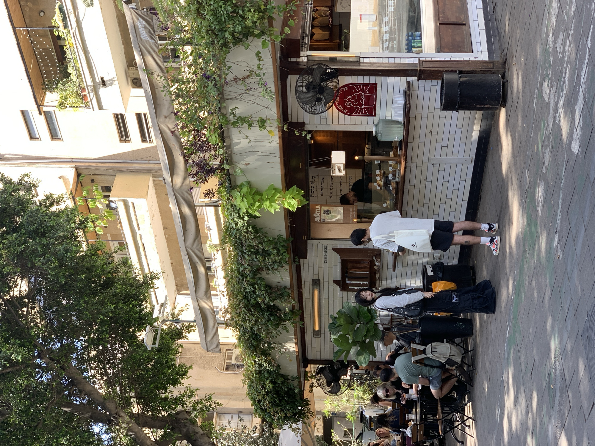 Tel Aviv street life captured in seven-minute span