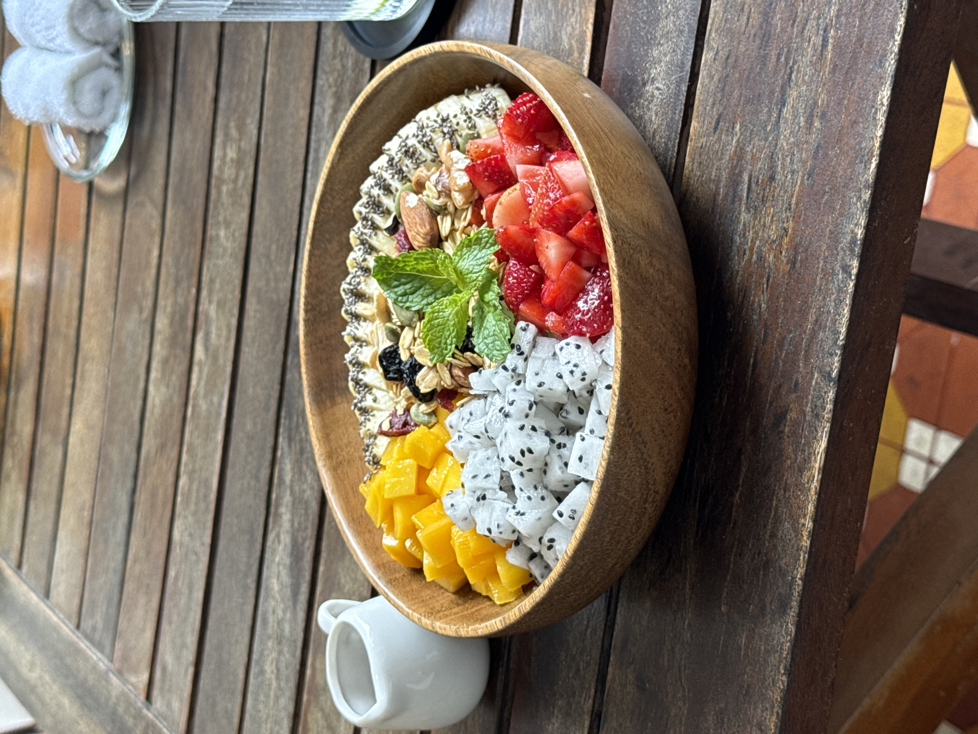 Woman enjoys fruit bowl breakfast at Đà Nẵng cafe