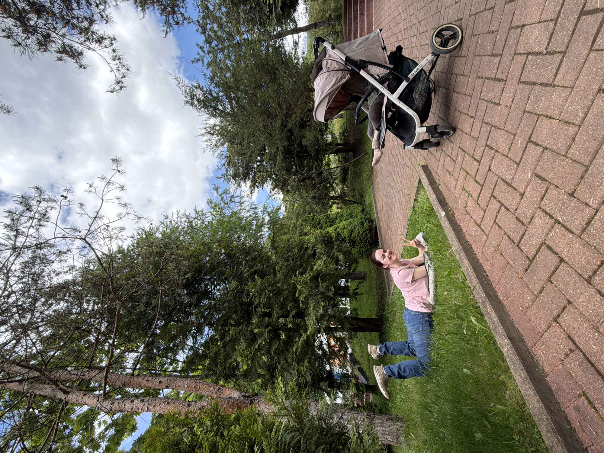 Family enjoys casual morning outing at Estosadok park