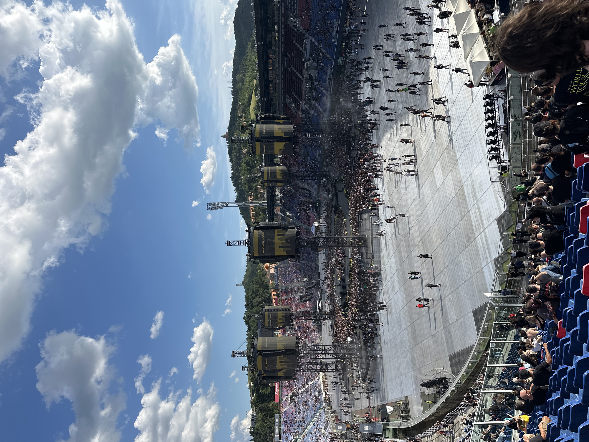 Daytime concert draws crowds to Bologna stadium