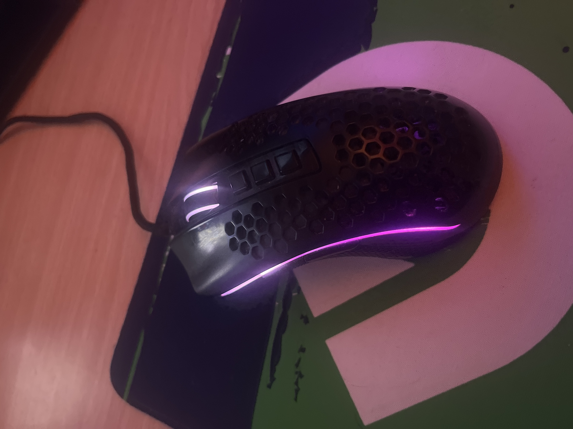 Gaming mouse with LED lights spotted in Ushuaia