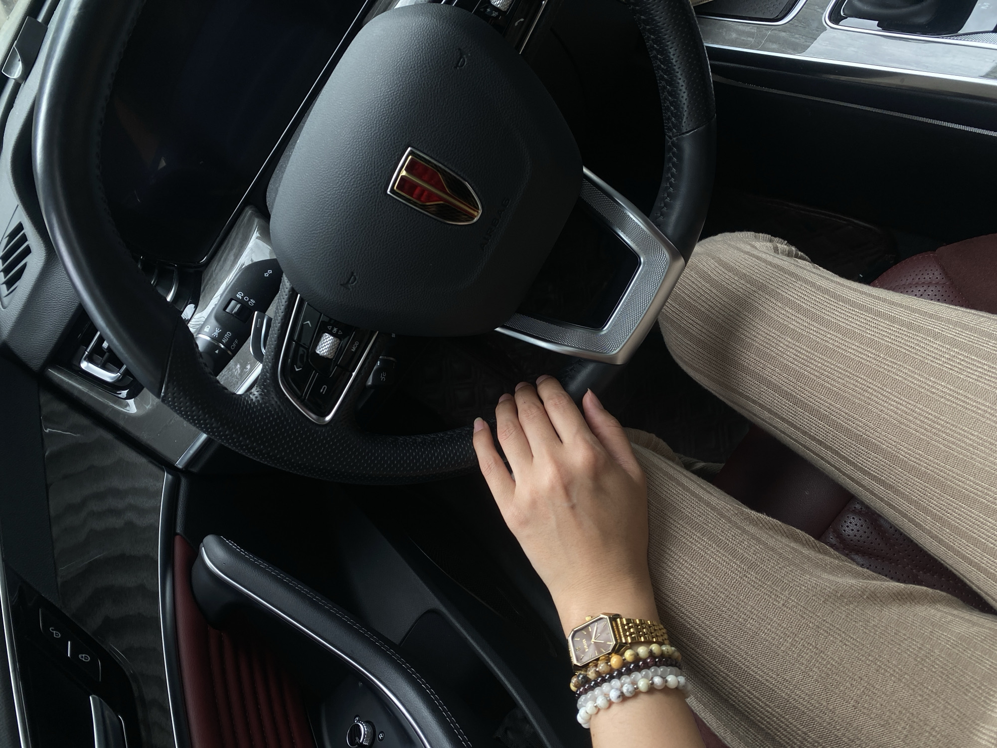 Woman takes car selfies in Sochi