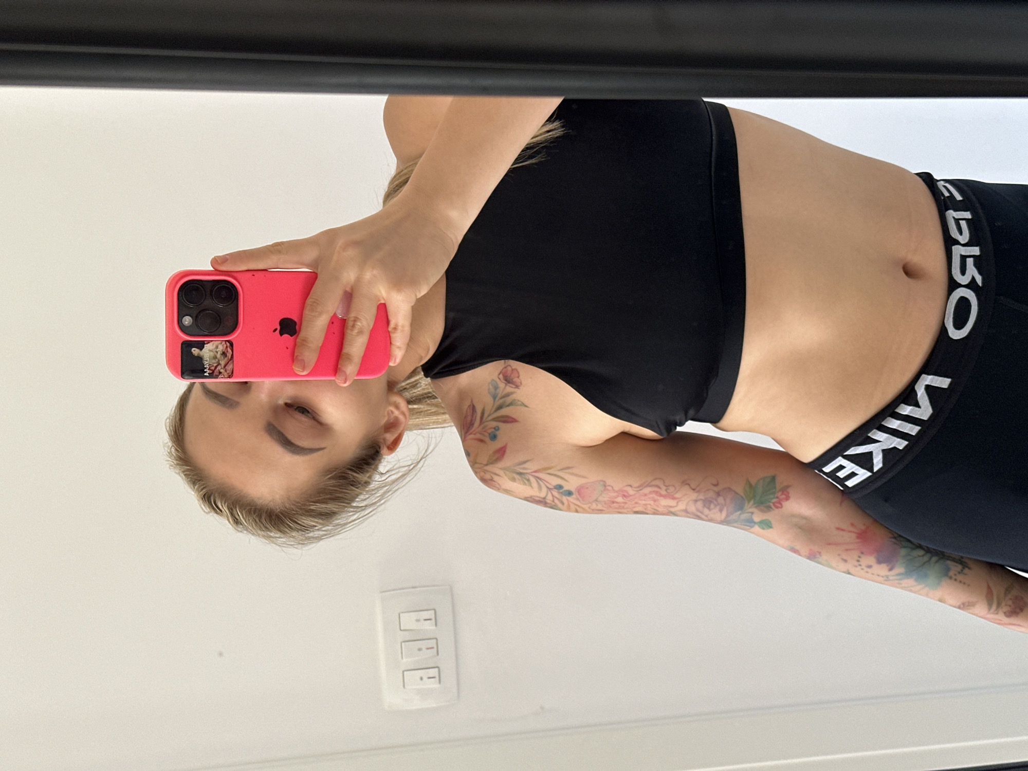 Woman documents daily routine of cooking and fitness in Budva