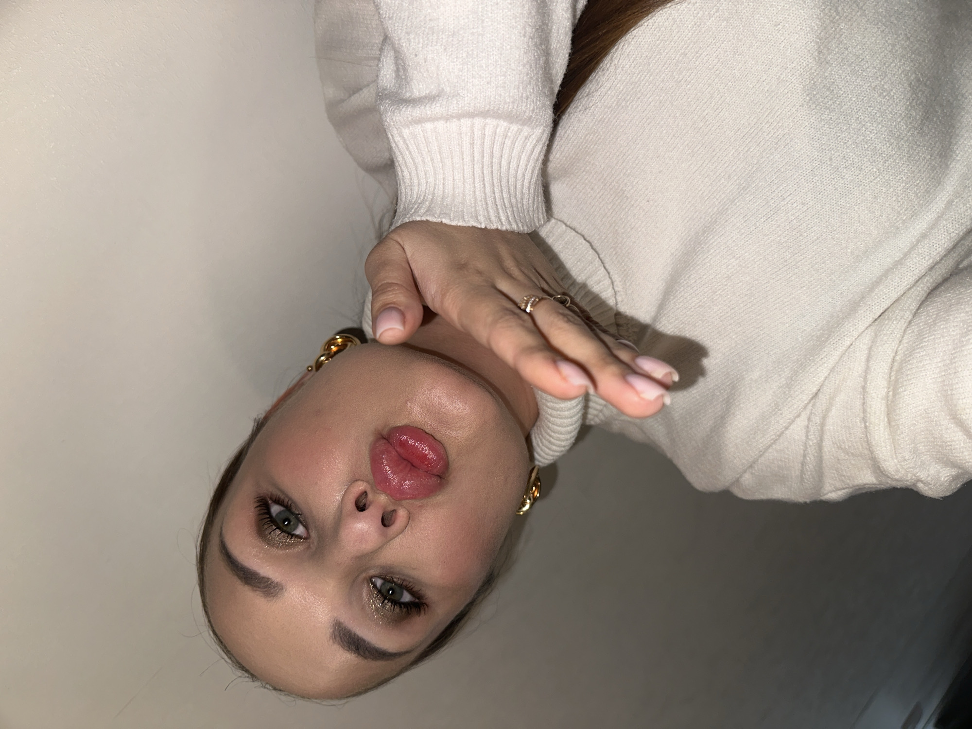 Woman takes multiple selfies indoors in Chaikovsky, Russia