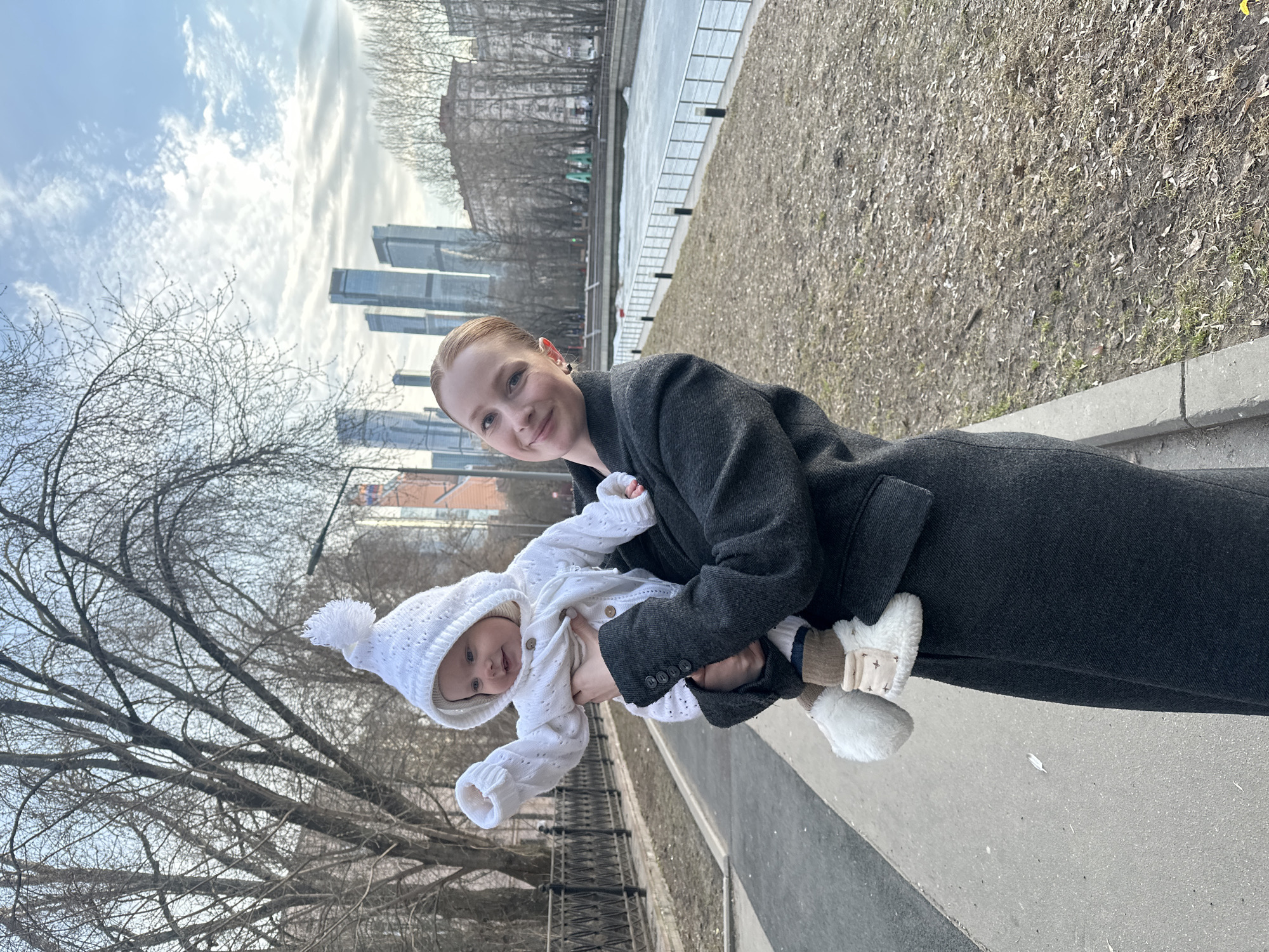 Afternoon family moments captured at Moscow's Presnensky Park