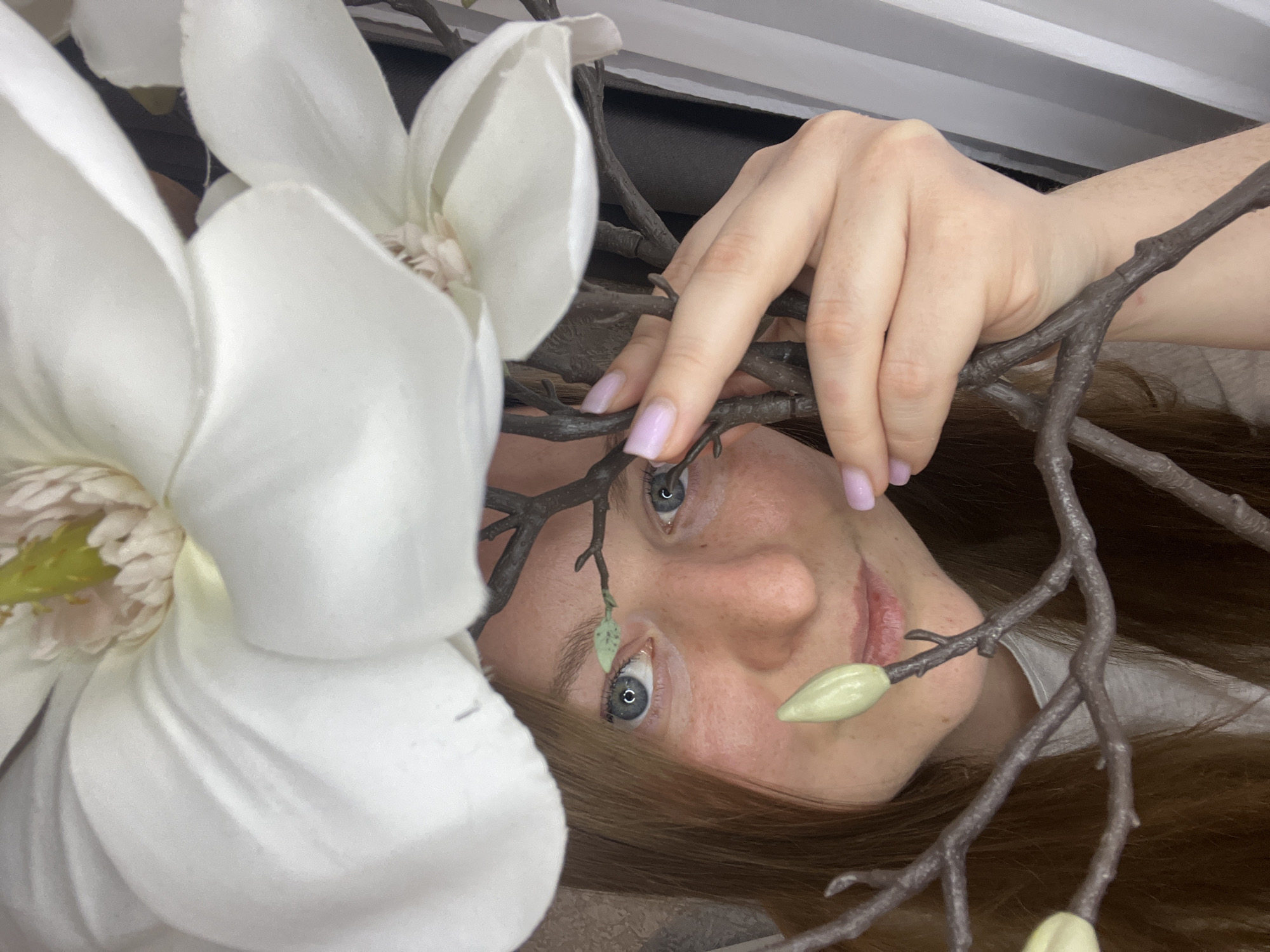 Woman photographed in flower-themed portrait session in Russian village