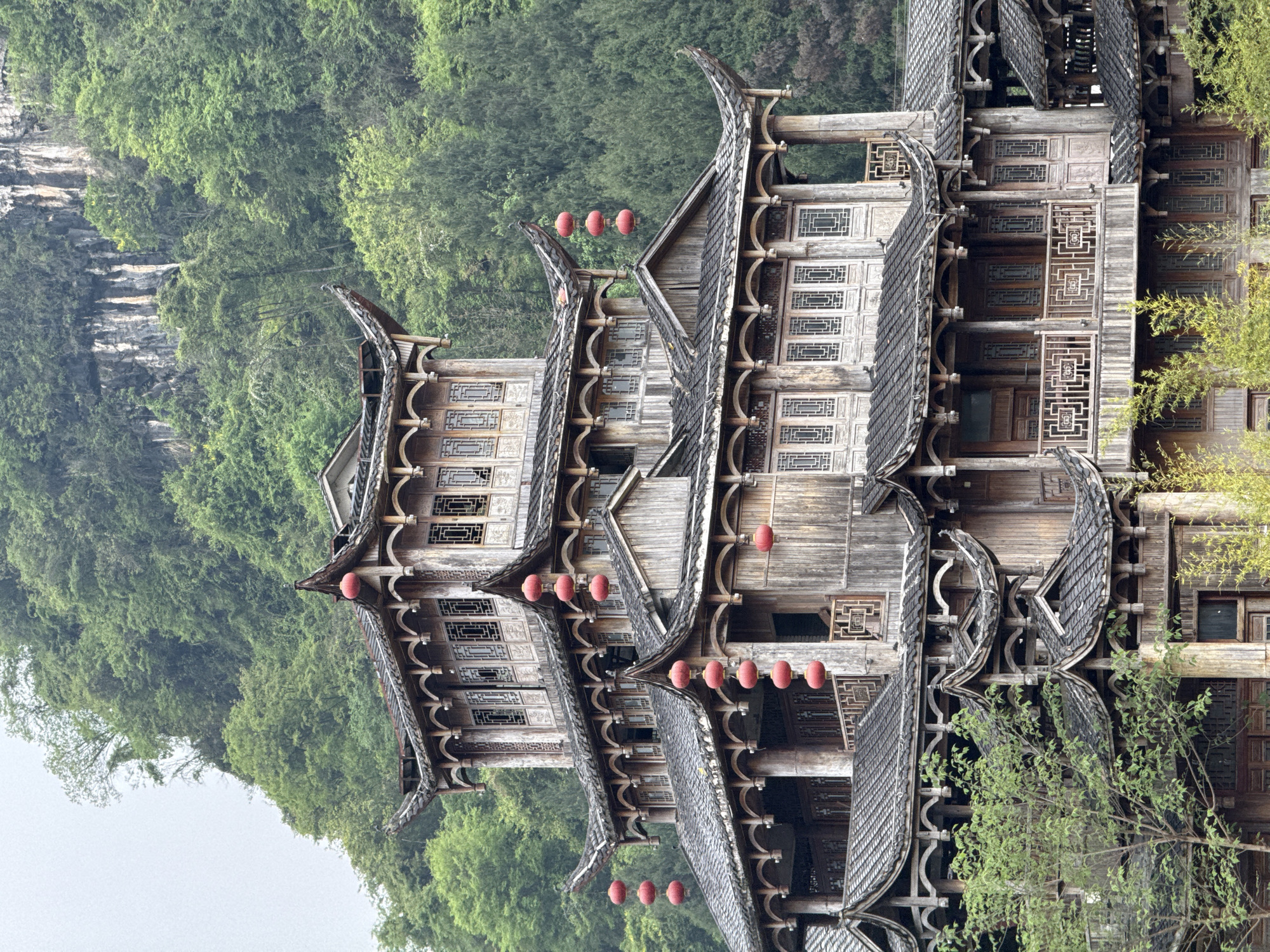 Traditional Chinese architecture documented in Wulingyuan scenic area