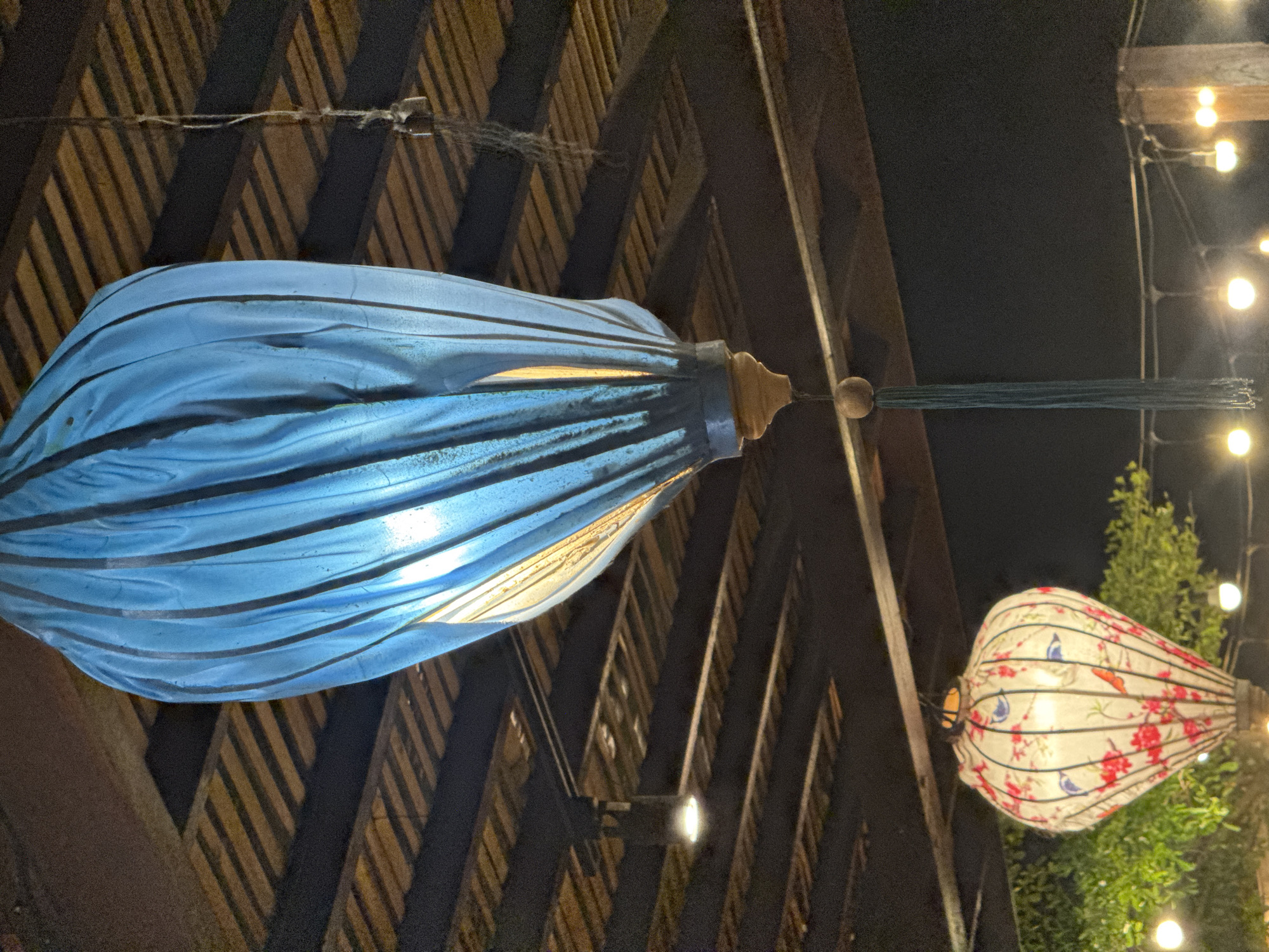 Evening dining with live music captured at Nusa Penida restaurant