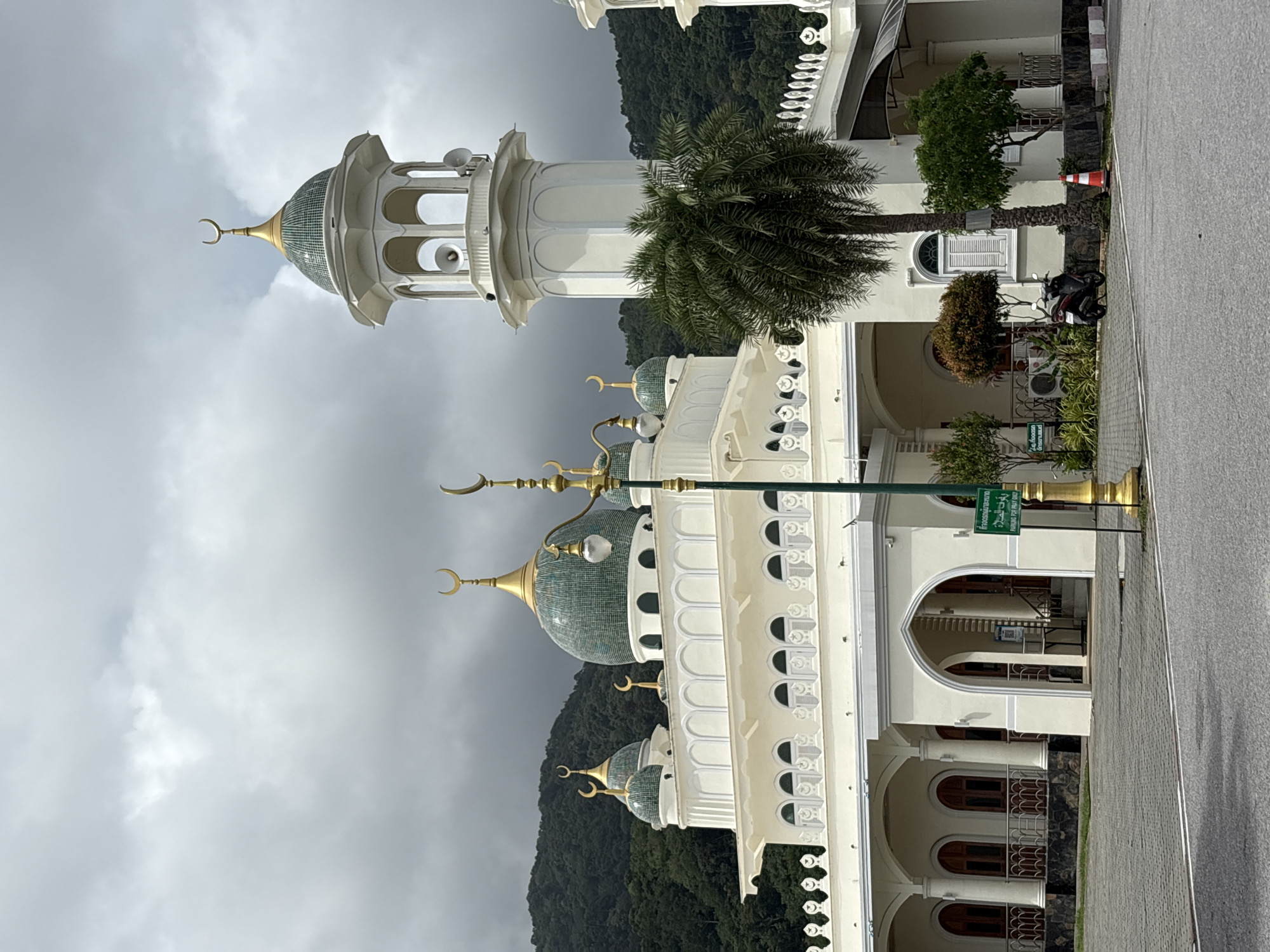 Mosque and street details from a Choeng Thale morning stroll