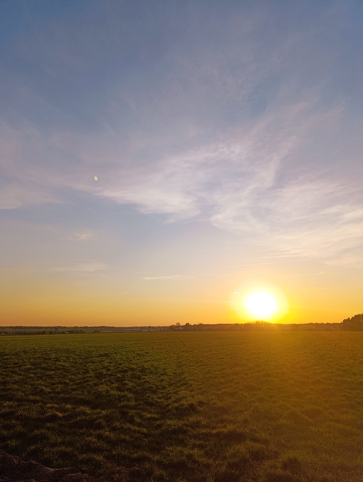 Sunset moments captured across Chernogolovka countryside by multiple witnesses