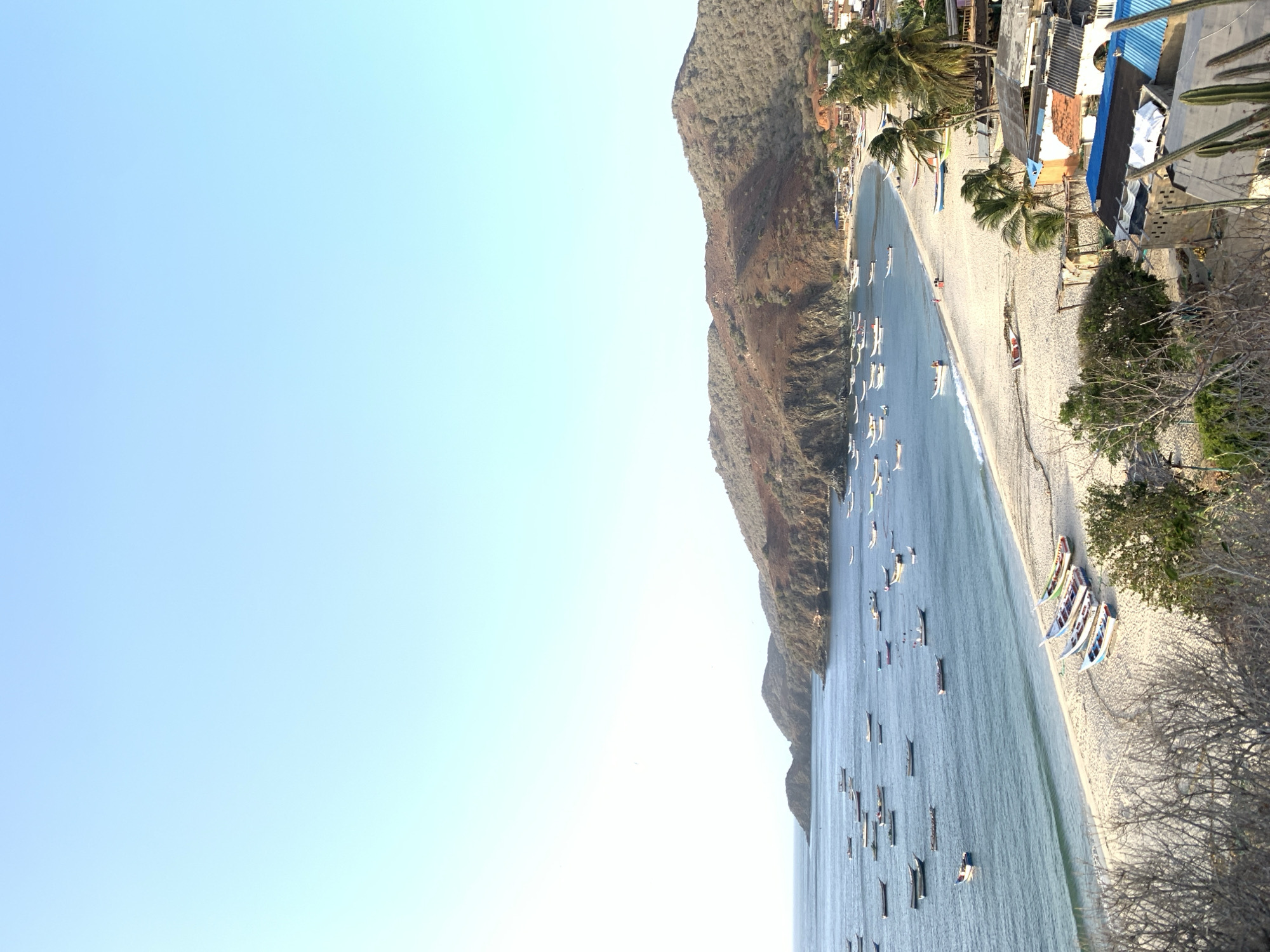 Peaceful coastal scenes documented across Venezuelan bay areas