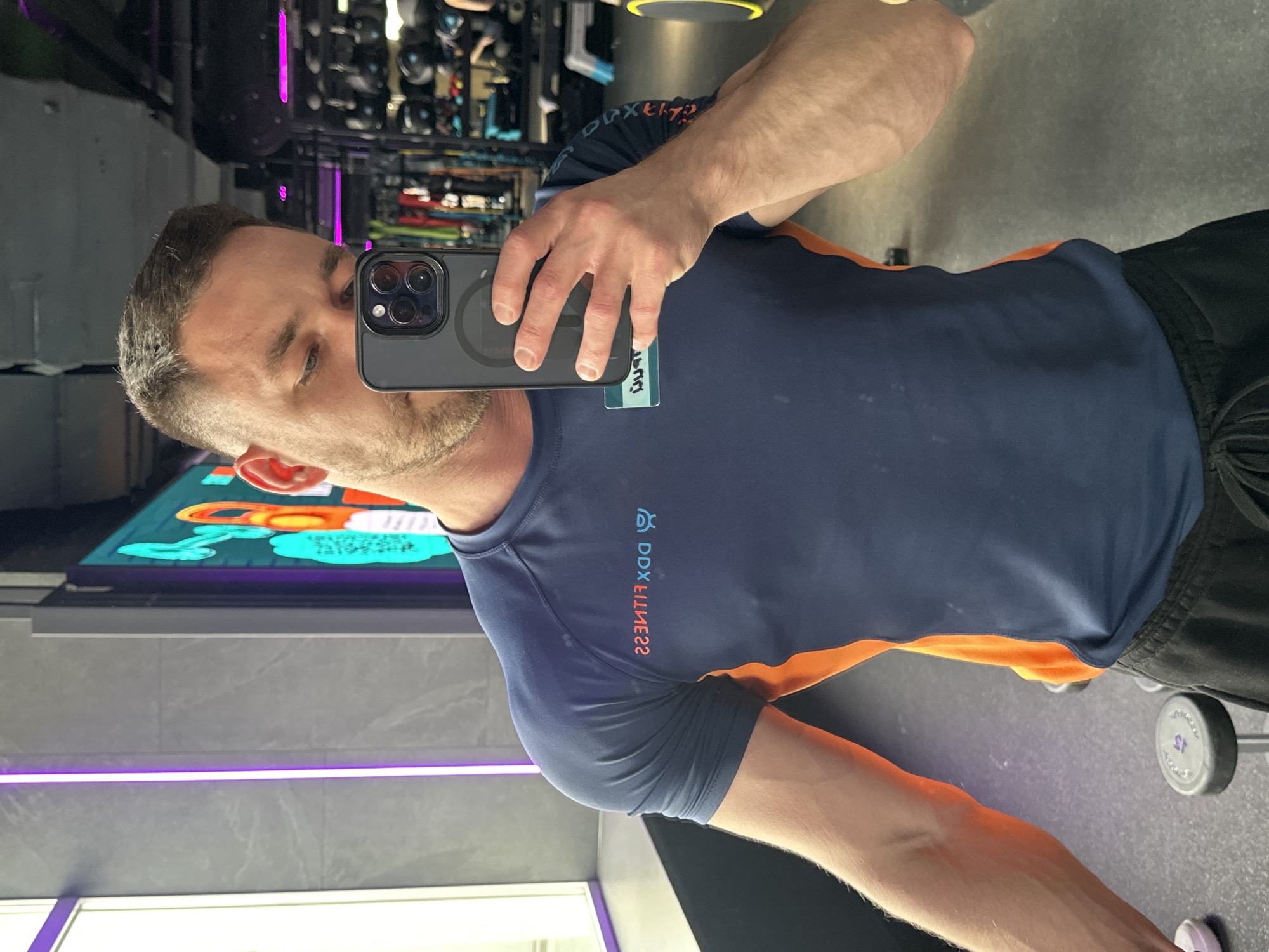 Man works out, takes selfie at Perm gym