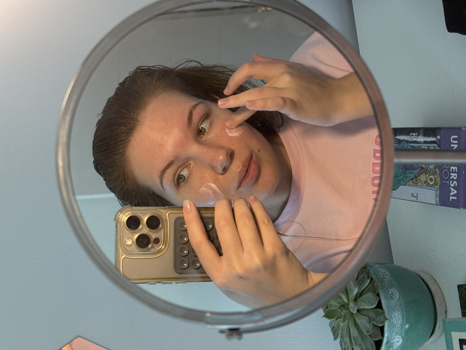 Woman documents personal routine through selfies in Belgrade suburb