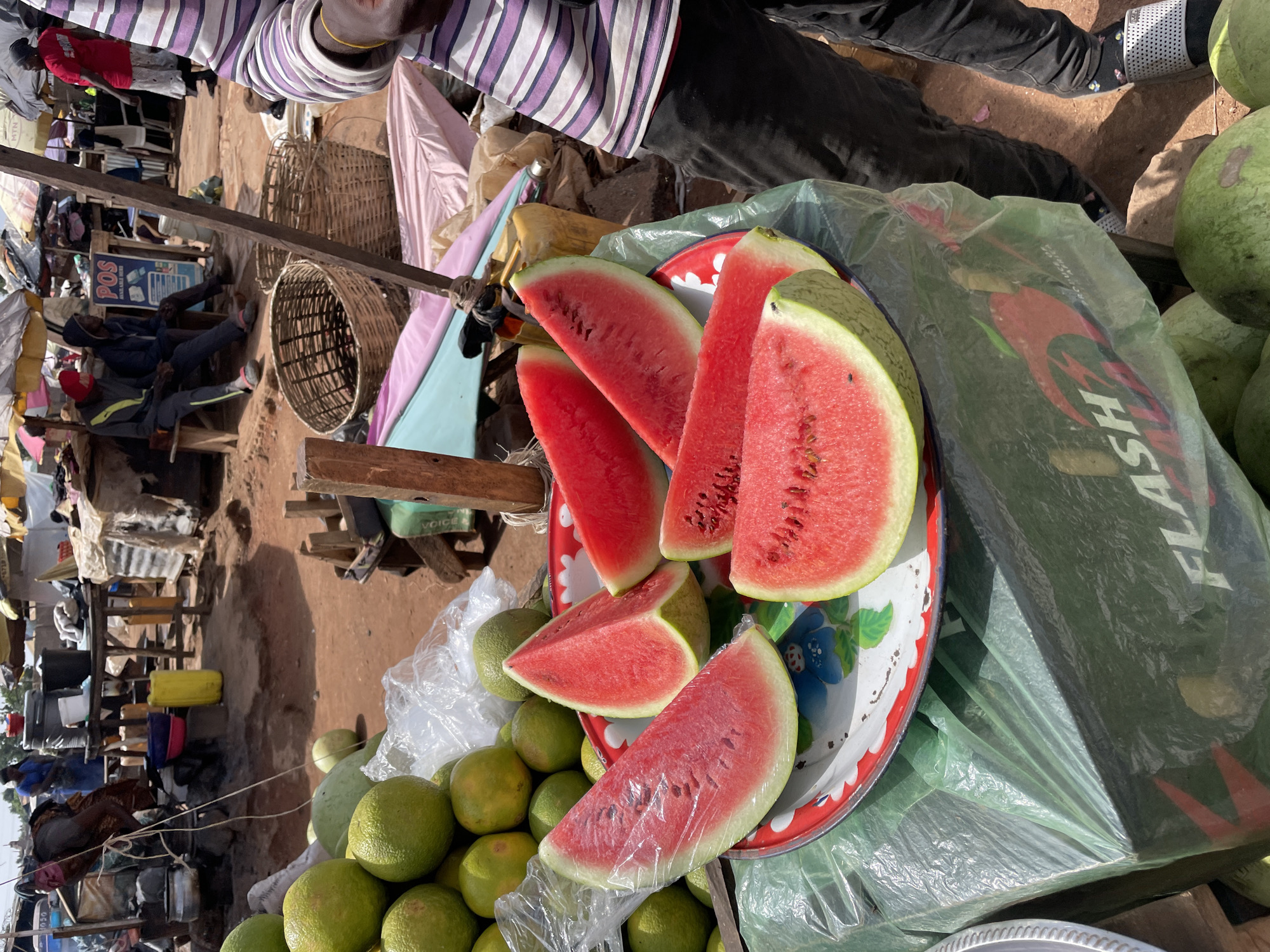 Street vendors and markets busy throughout morning in Gura Top
