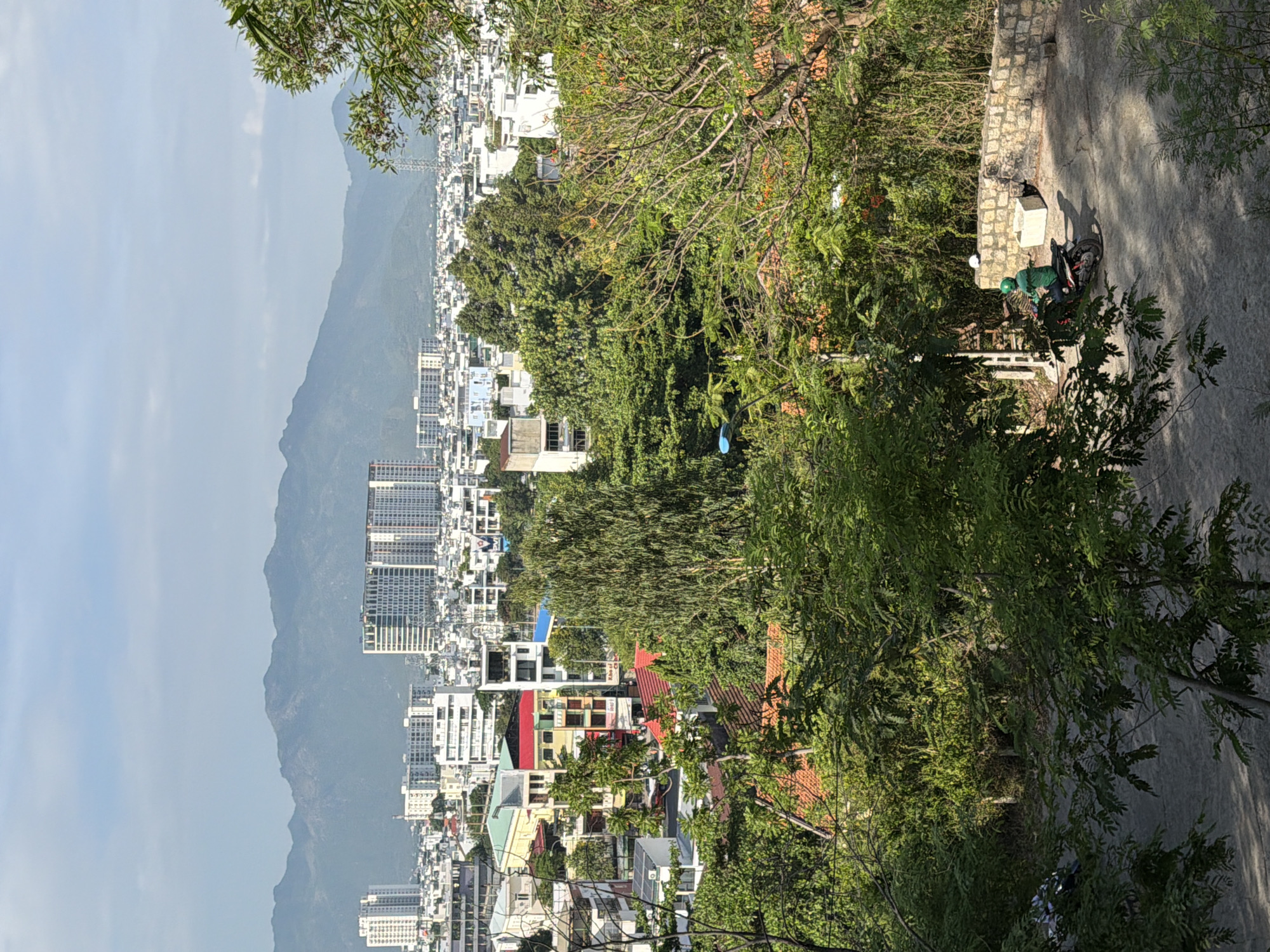 Group explores Nha Trang's Long Son Pagoda and giant Buddha