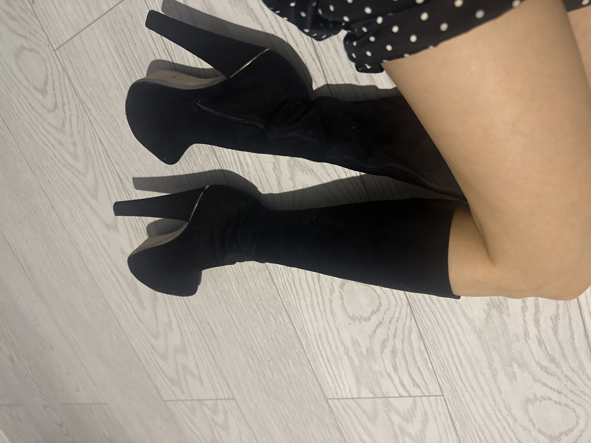 Fashion moment captured on wooden floor in Stavropol