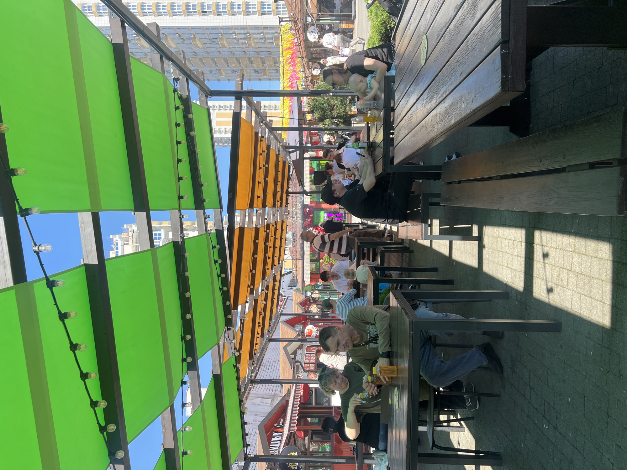 Outdoor dining and decorative displays spotted in Krasnodar