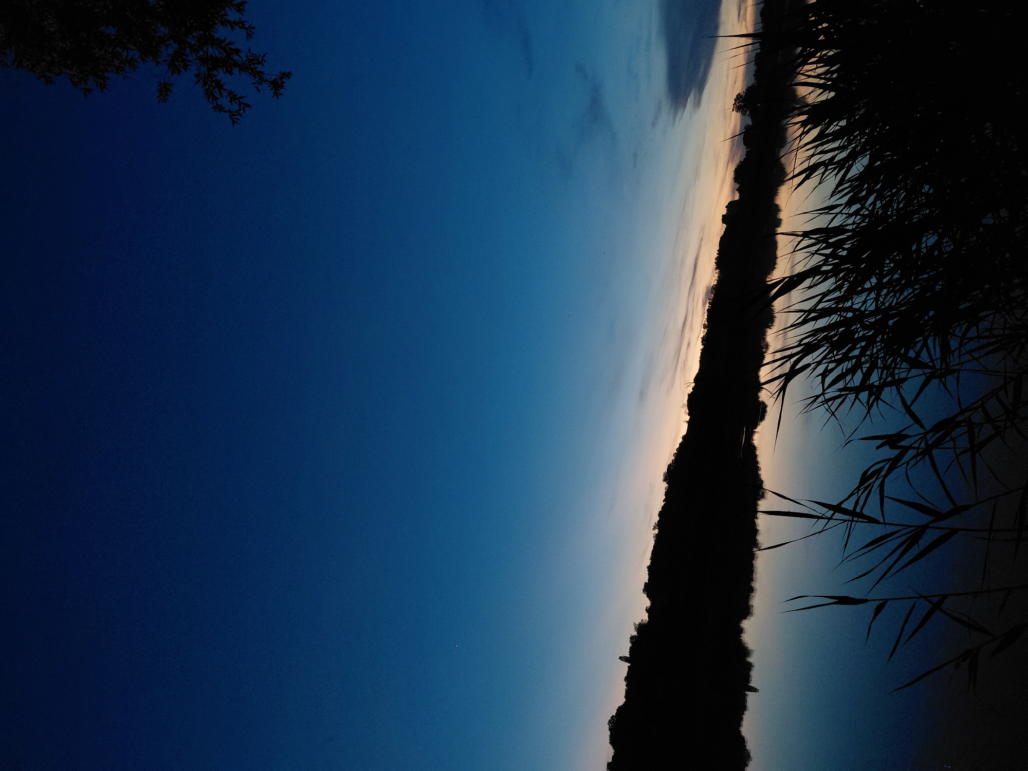 Witness documents peaceful dusk scenes by Ukrainian waterway