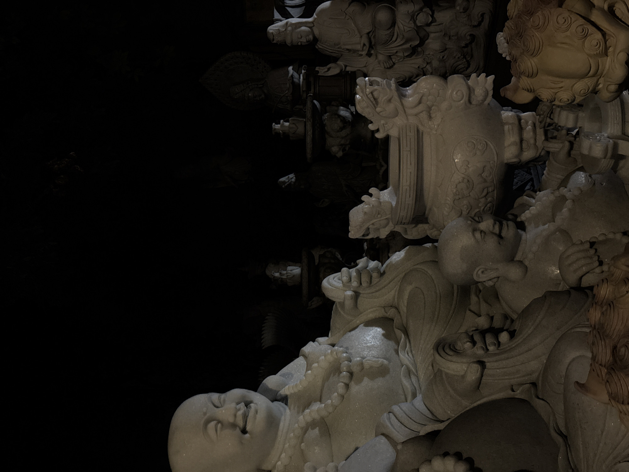 Tourist documents Buddhist statues and architecture in Đà Nẵng