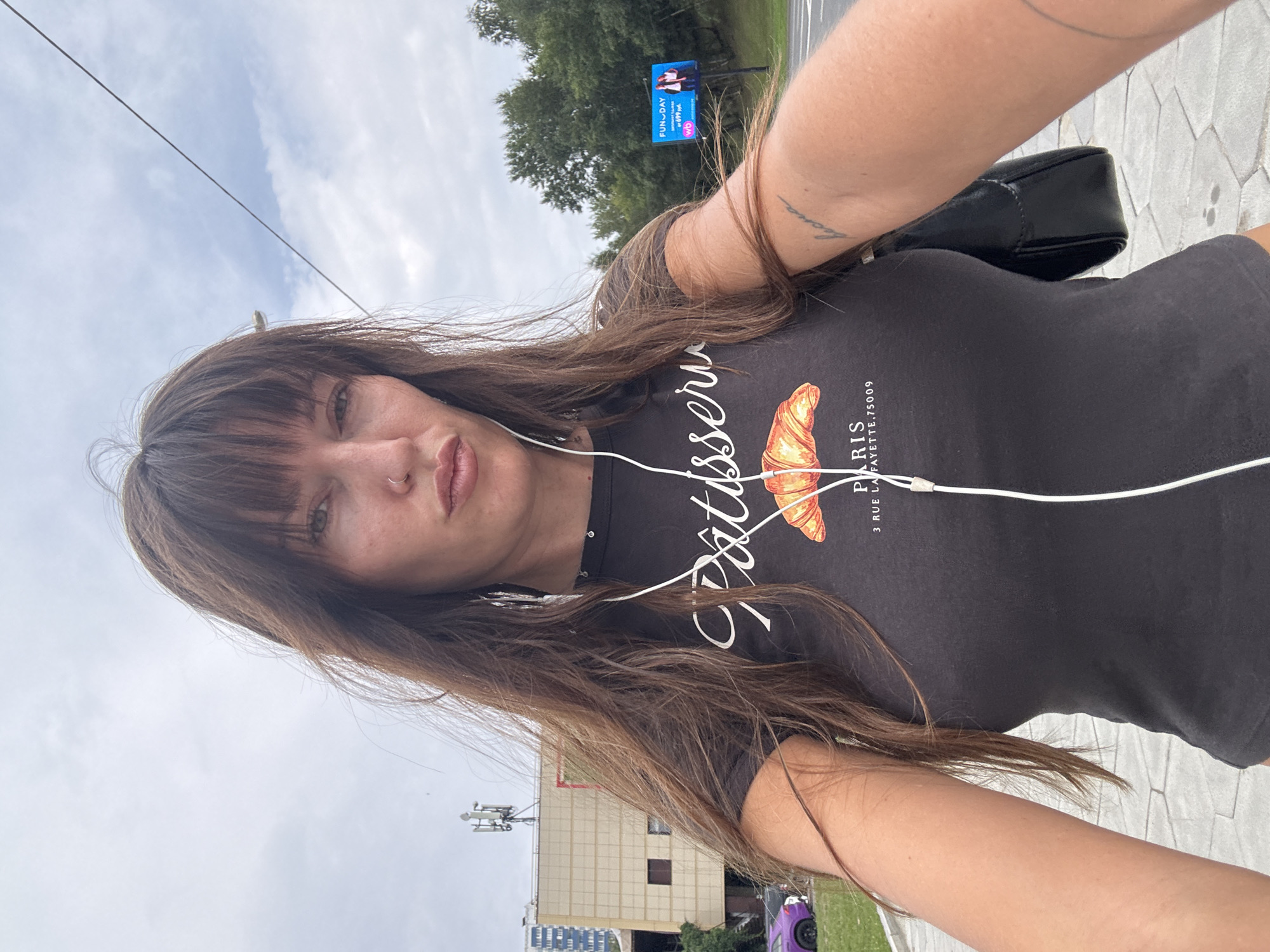 Quick errand run in Moscow wearing a Paris croissant tee