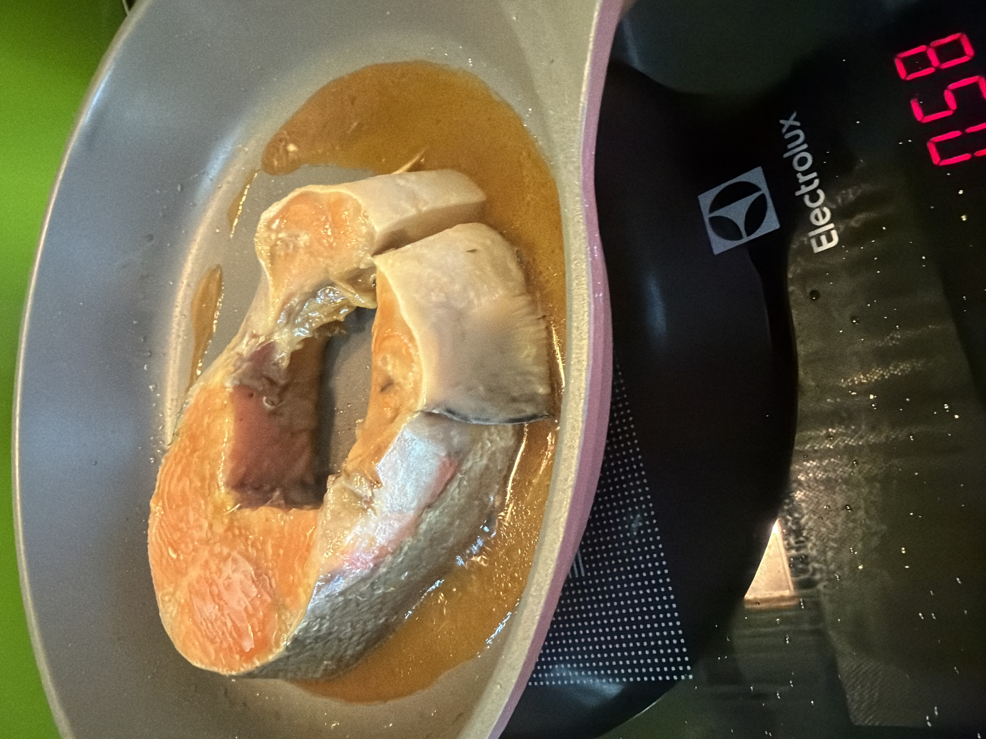 Lazy Da Lat morning: cooking, a cat, and a Russian self-help book