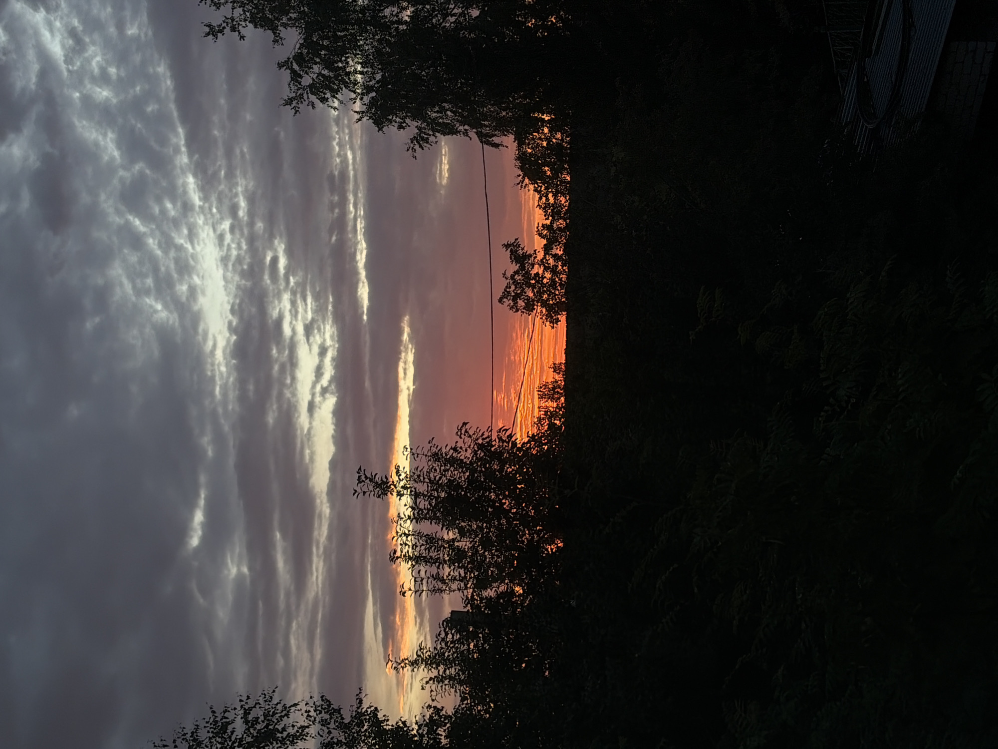 Sunset skies and a live show in Leninsk-Kuznetskiy