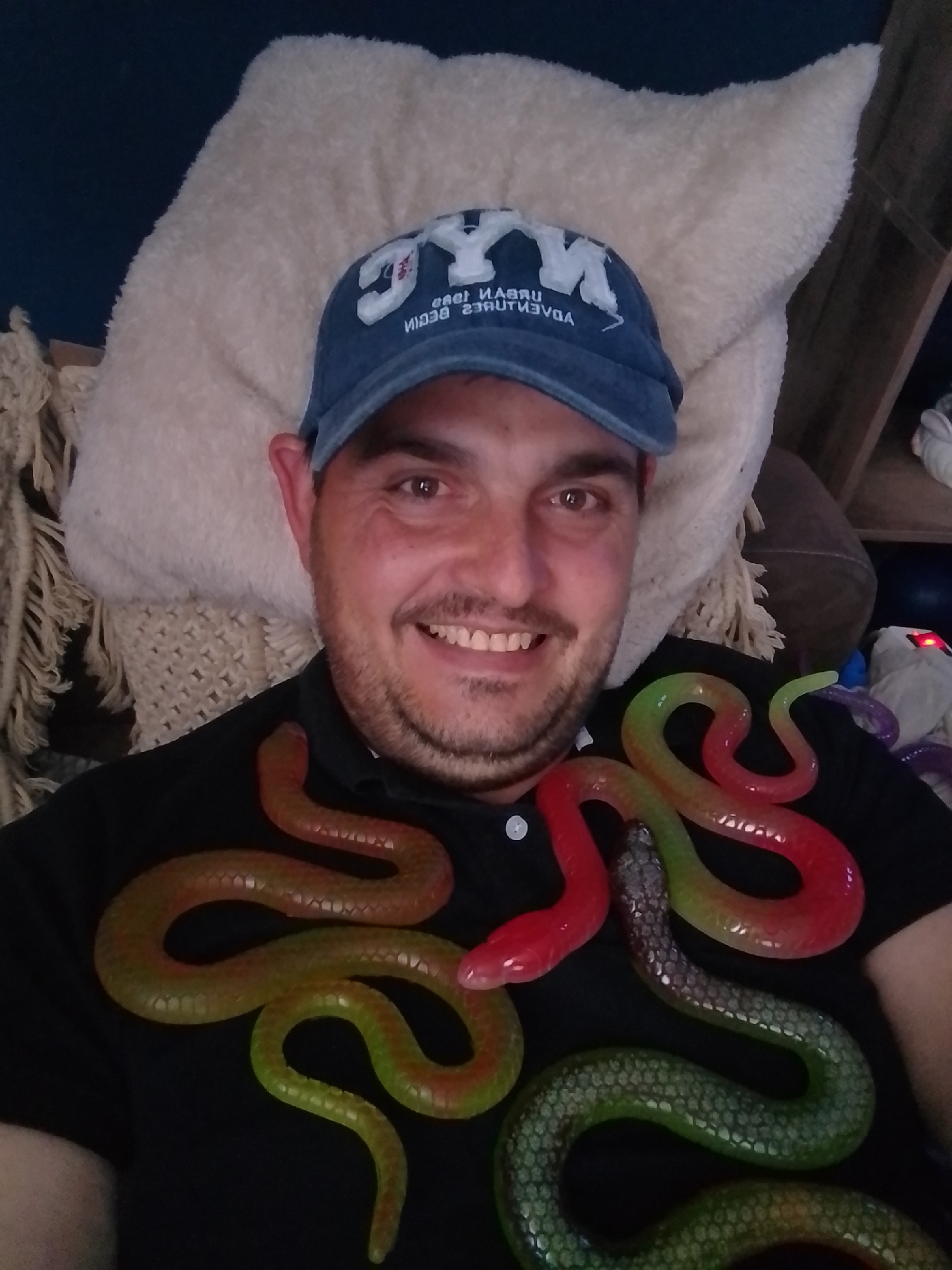 Afternoon snake prank and home décor shots in Wedel