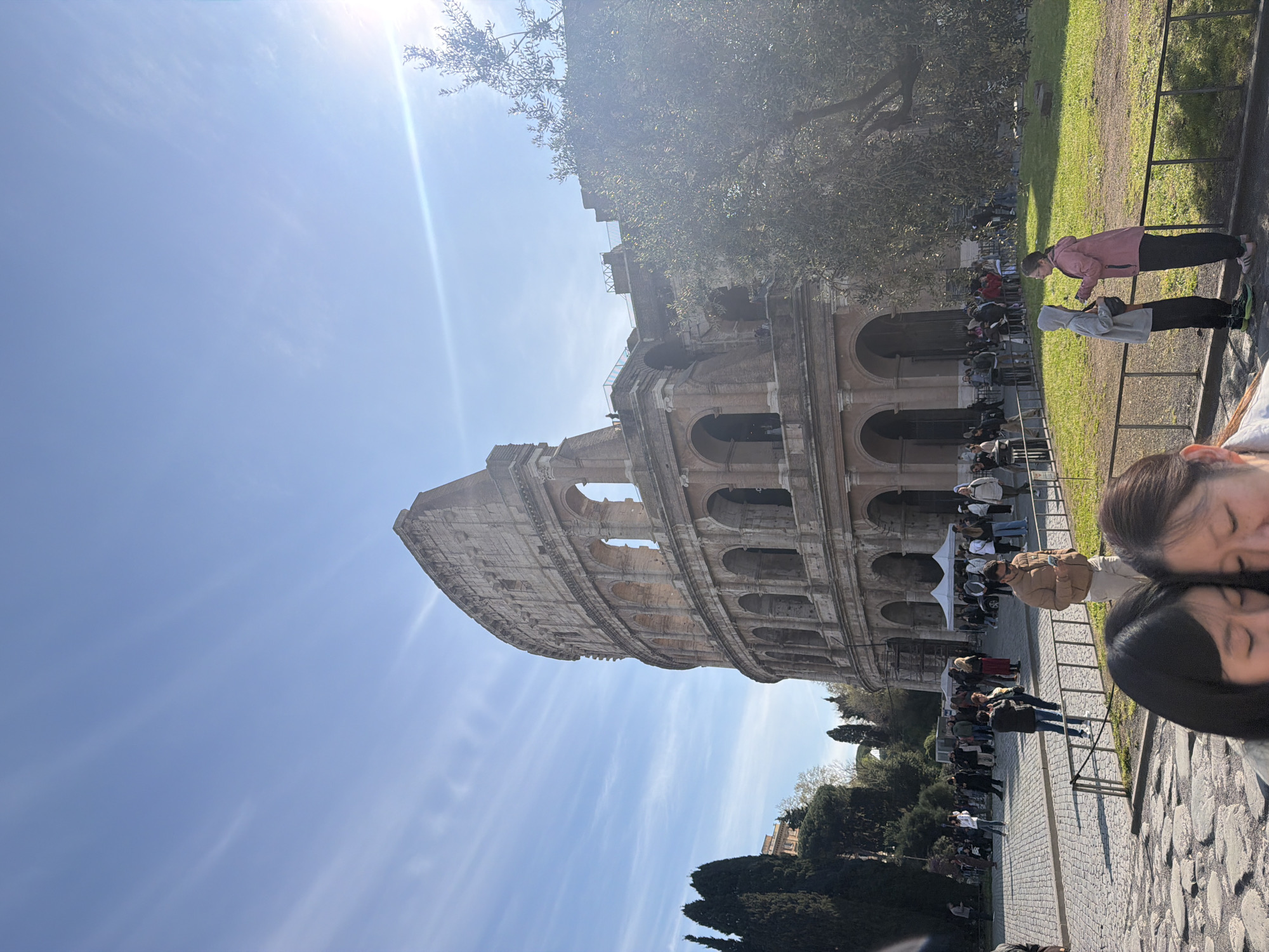 Morning tourist activity at Colosseum and Arch of Constantine