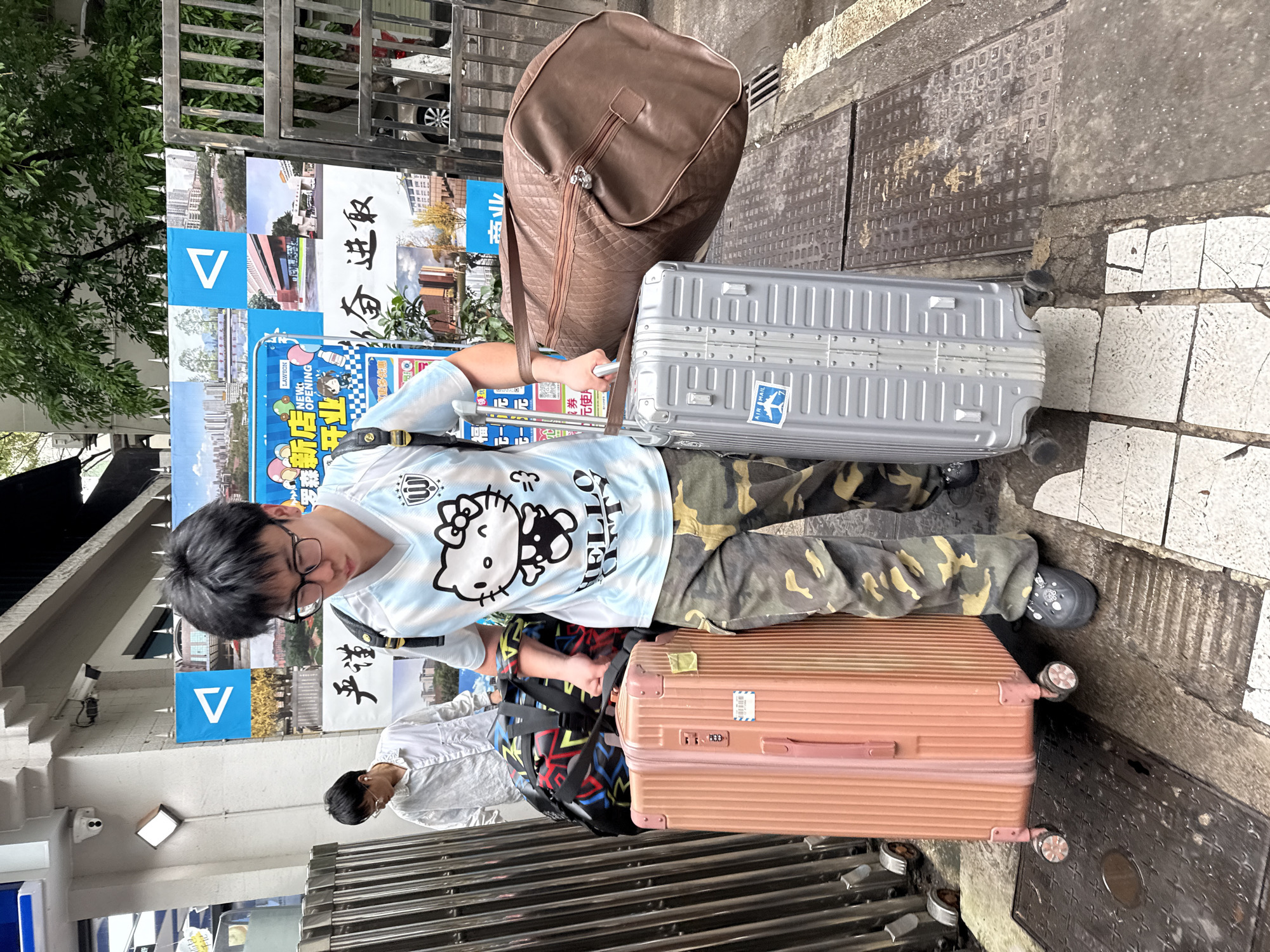 Traveler with luggage spotted on Yuzhong District sidewalk