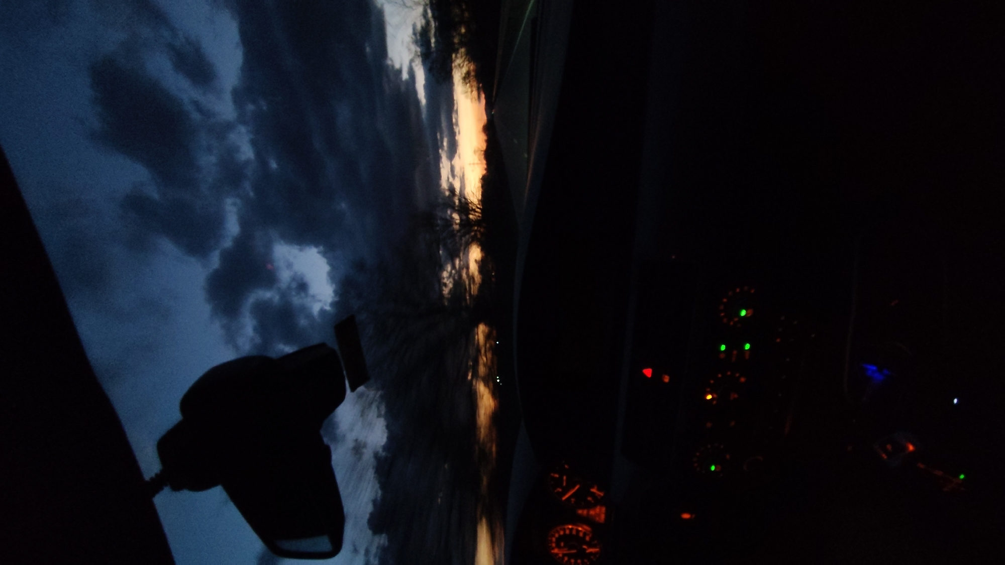 Motorist observes dramatic weather contrast in Negovan, Bulgaria
